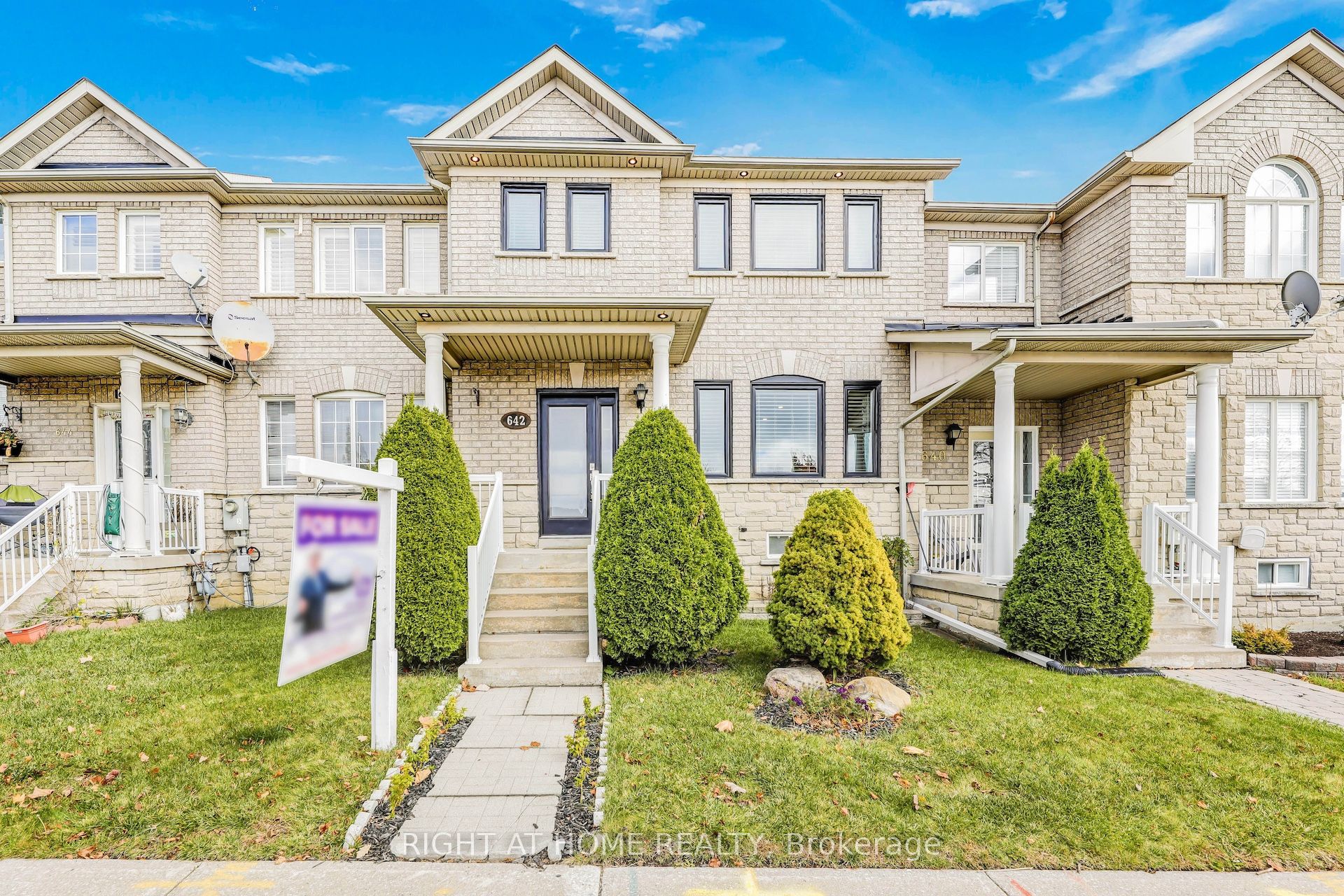 Photo 42 of 642 Confederation Parkway, Vaughan, Concord — HOMEH