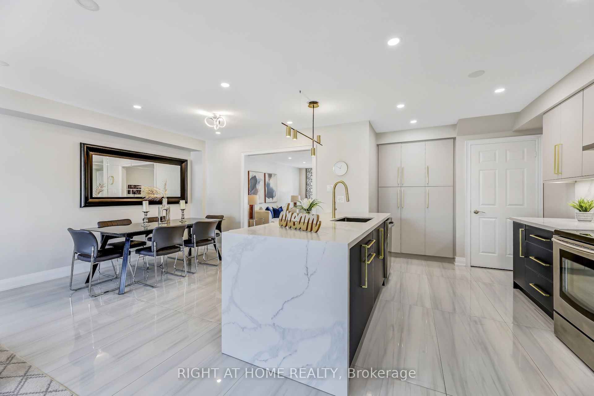 Photo 55 of 642 Confederation Parkway, Vaughan, Concord — HOMEH