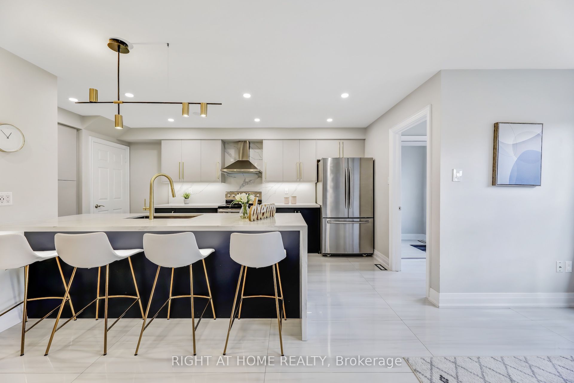 Photo 58 of 642 Confederation Parkway, Vaughan, Concord — HOMEH