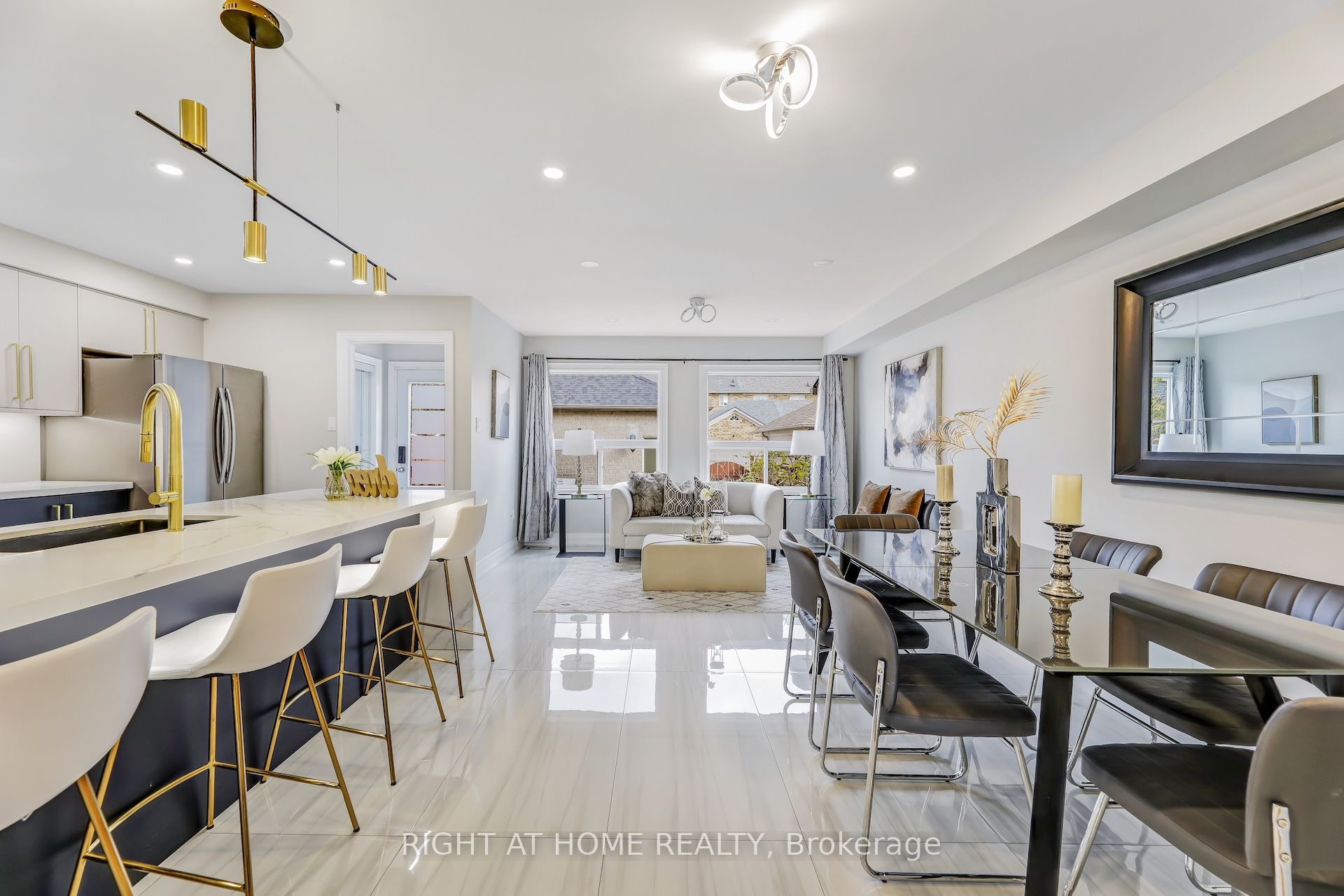 Photo 51 of 642 Confederation Parkway, Vaughan, Concord — HOMEH