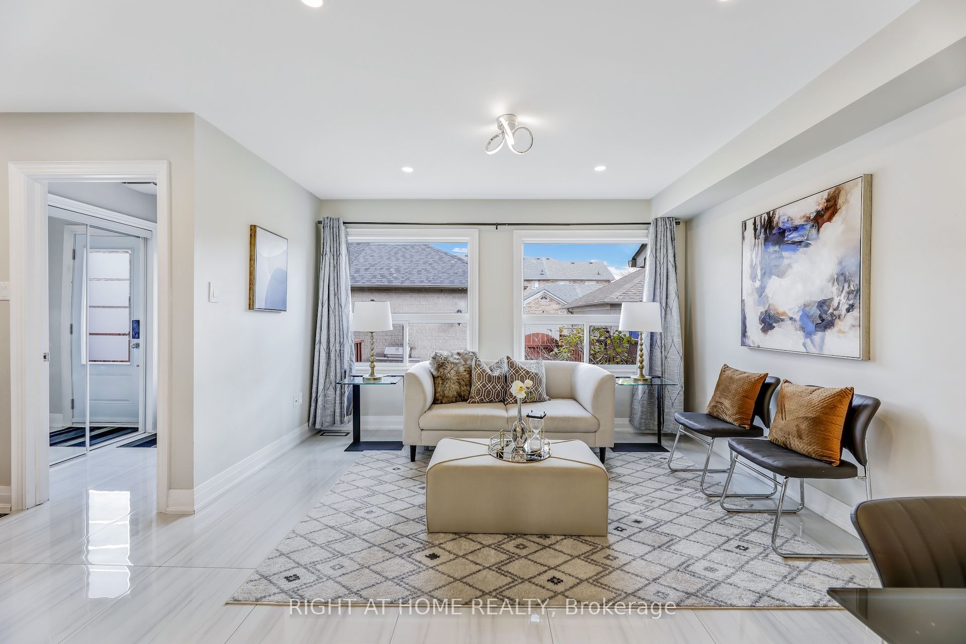 Photo 52 of 642 Confederation Parkway, Vaughan, Concord — HOMEH