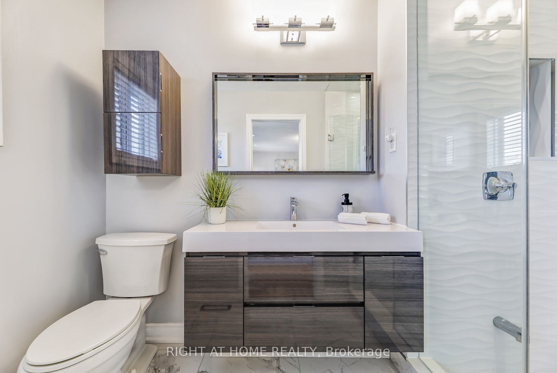 Photo 65 of 642 Confederation Parkway, Vaughan, Concord — HOMEH