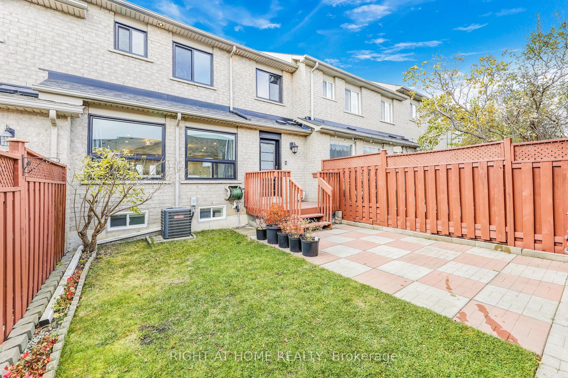 Photo 75 of 642 Confederation Parkway, Vaughan, Concord — HOMEH