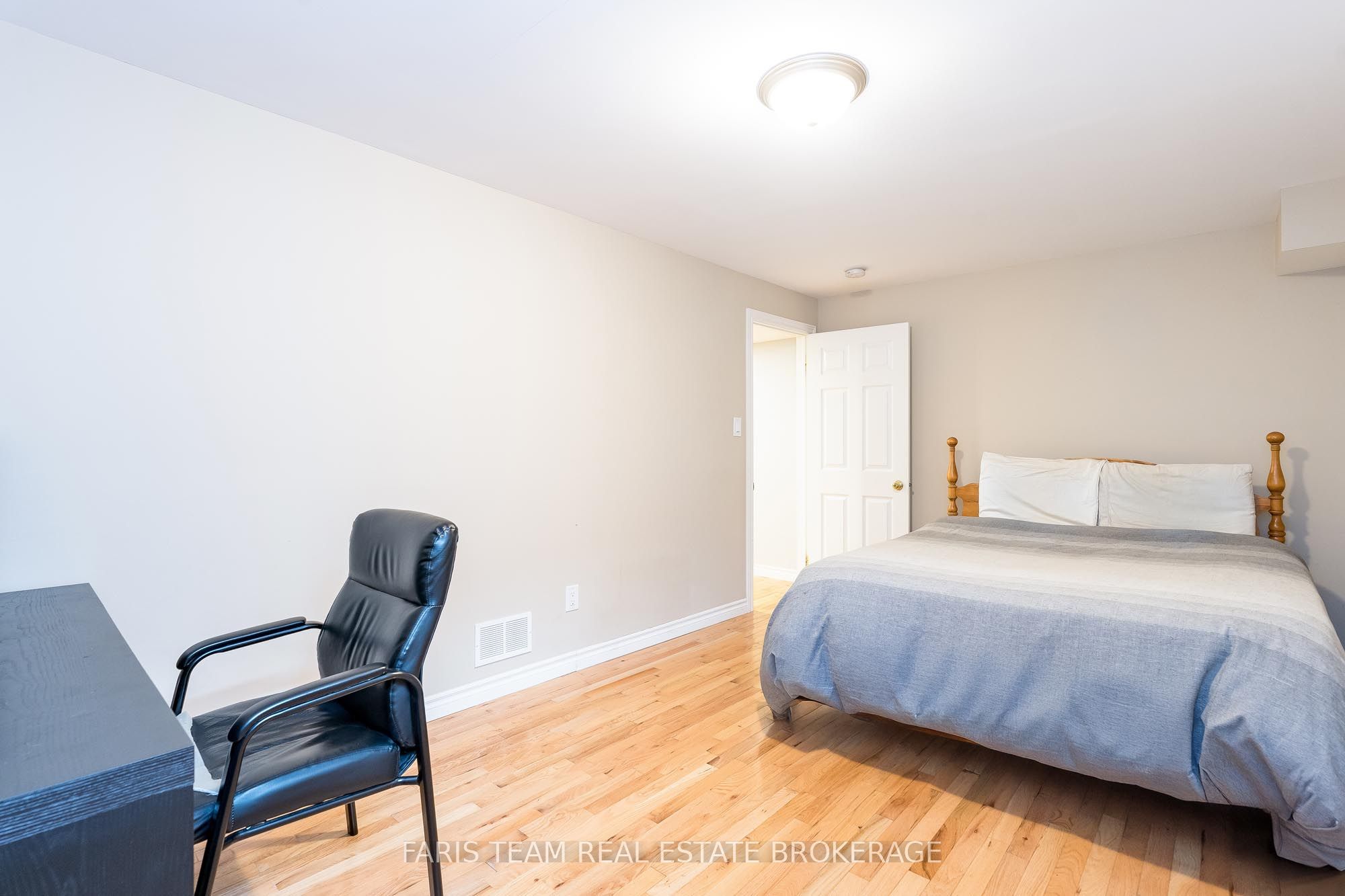 Photo 58 of 118 Esther Drive, Barrie, Painswick South — HOMEH