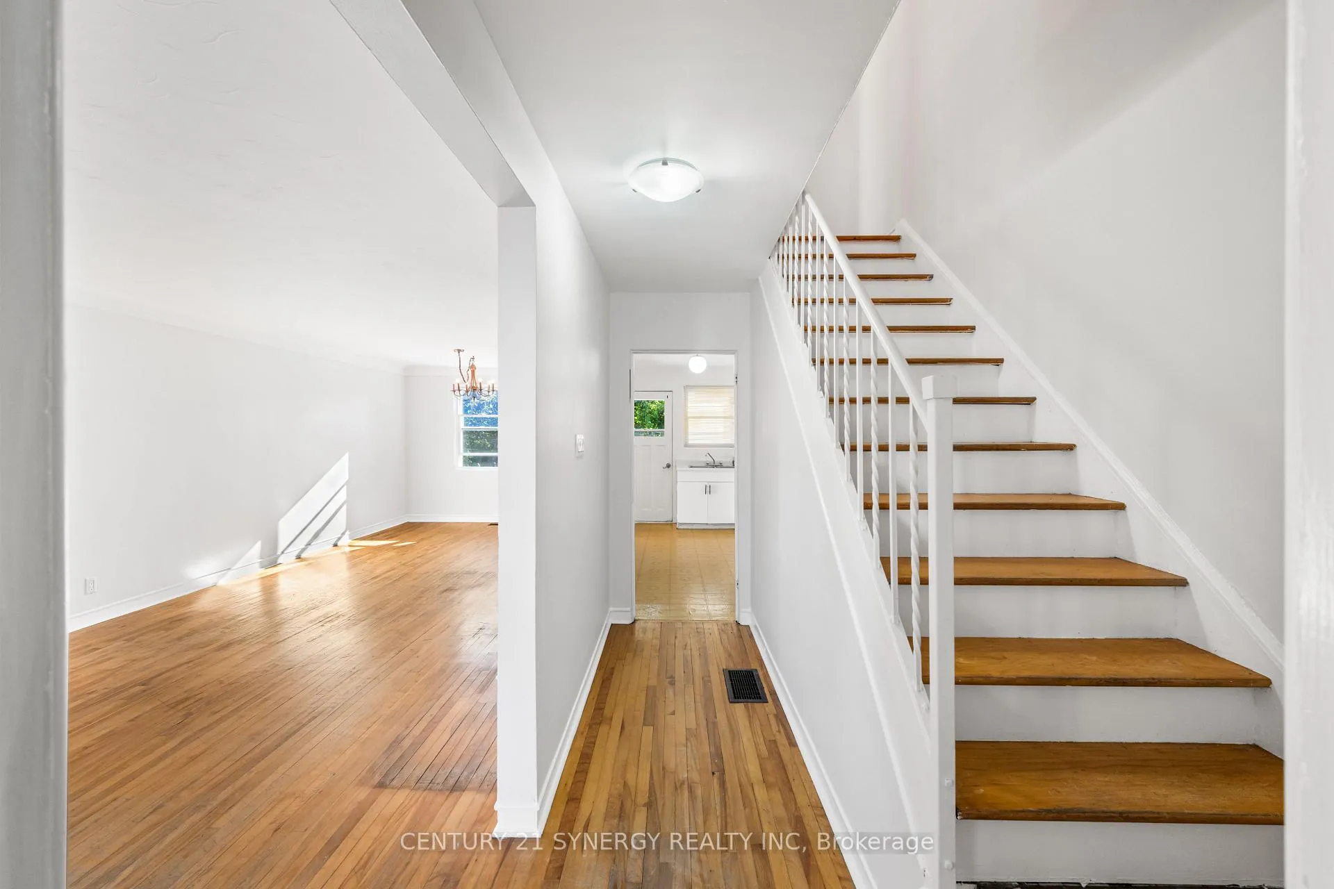 Photo 14 of 2467 Carlsen Avenue, Ottawa, Heron Park — HOMEH