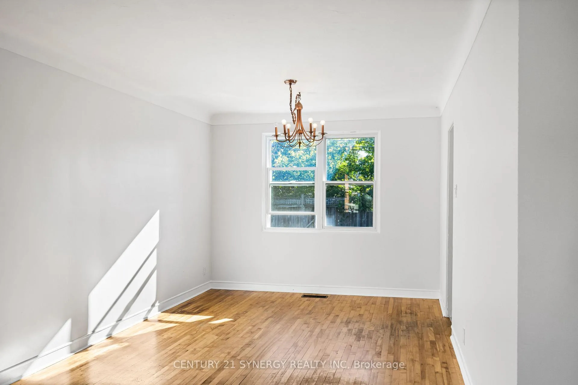 Photo 11 of 2467 Carlsen Avenue, Ottawa, Heron Park — HOMEH