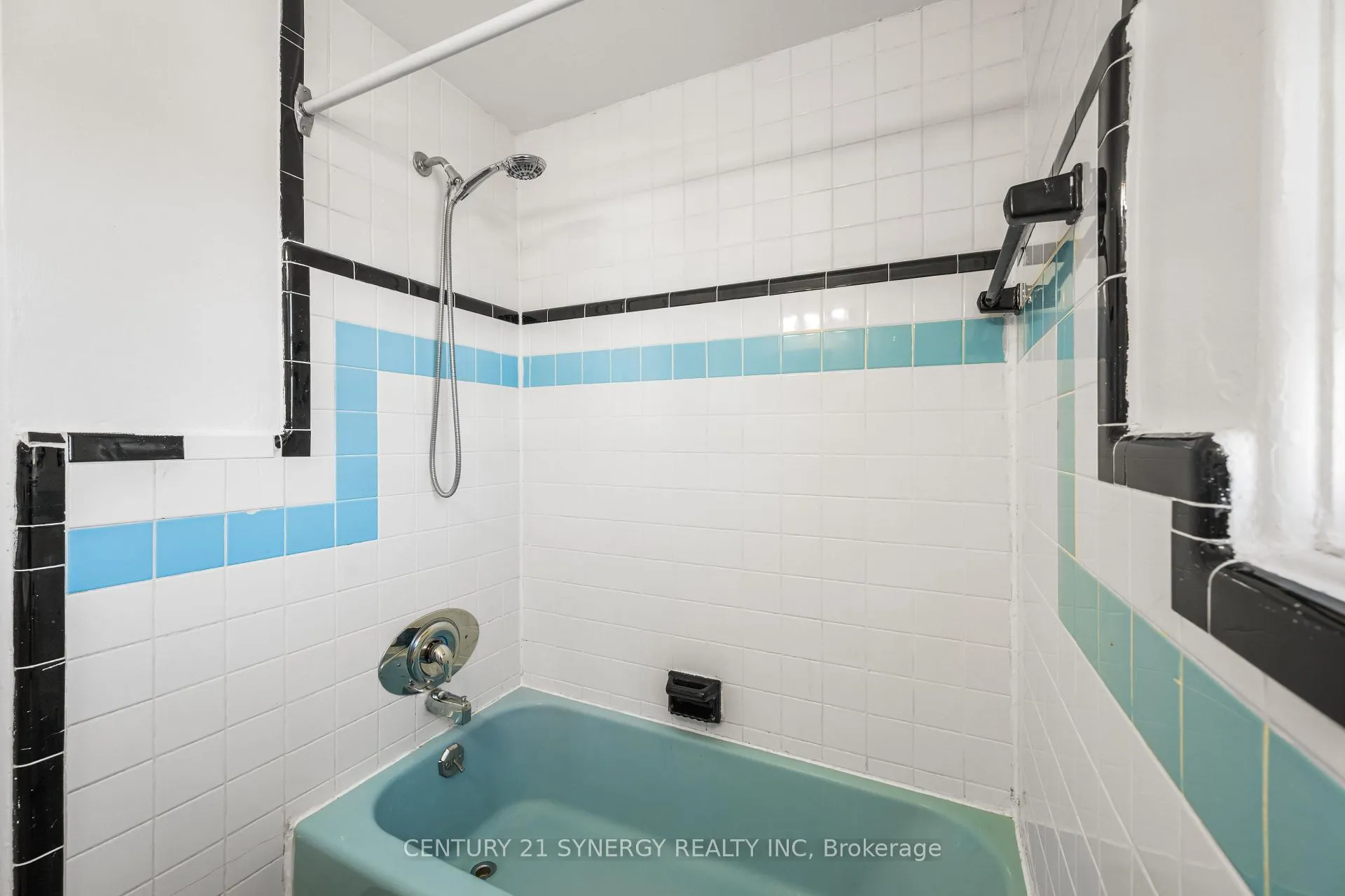 Photo 100 of 2467 Carlsen Avenue, Ottawa, Heron Park — HOMEH