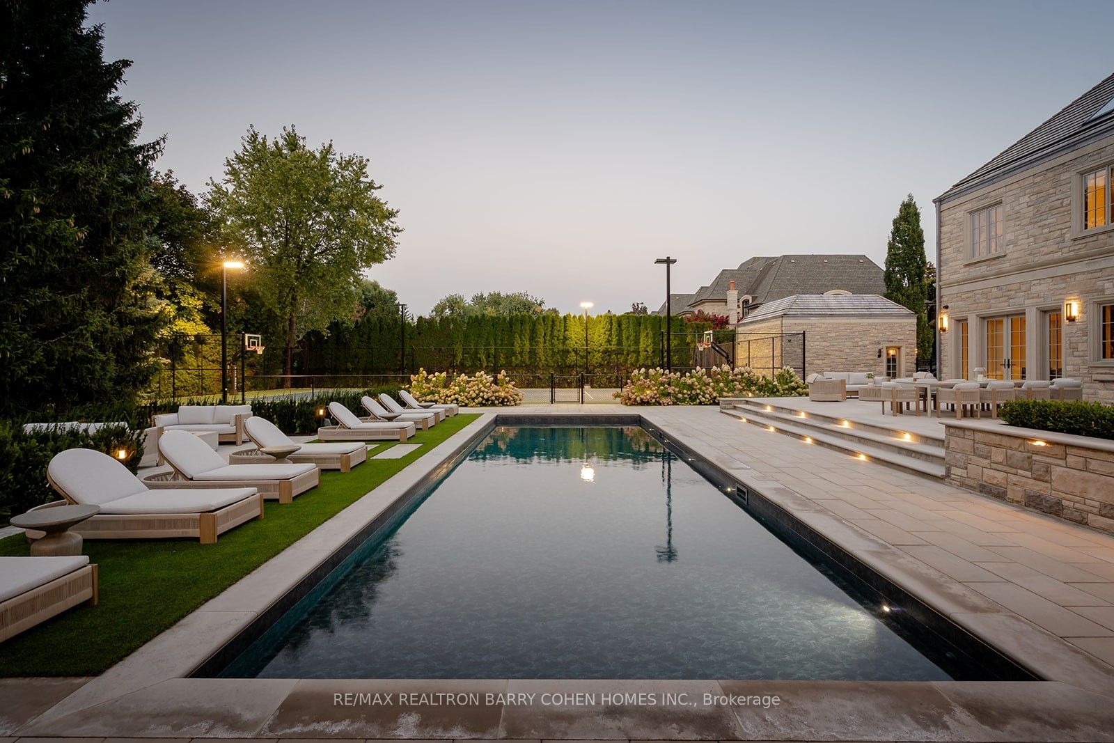 Photo 74 of 186 Pine Valley Crescent, Vaughan, East Woodbridge — HOMEH