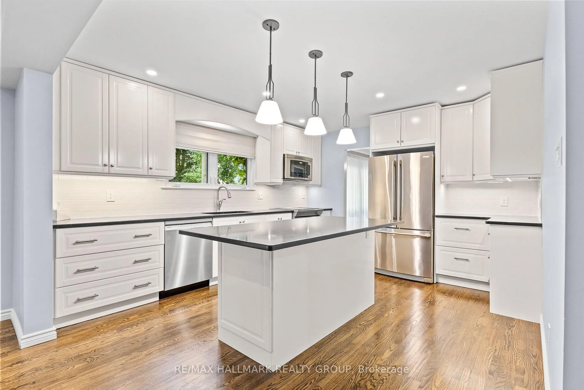 Photo 35 of 6 Centrepark Drive, Ottawa, Blackburn Hamlet — HOMEH