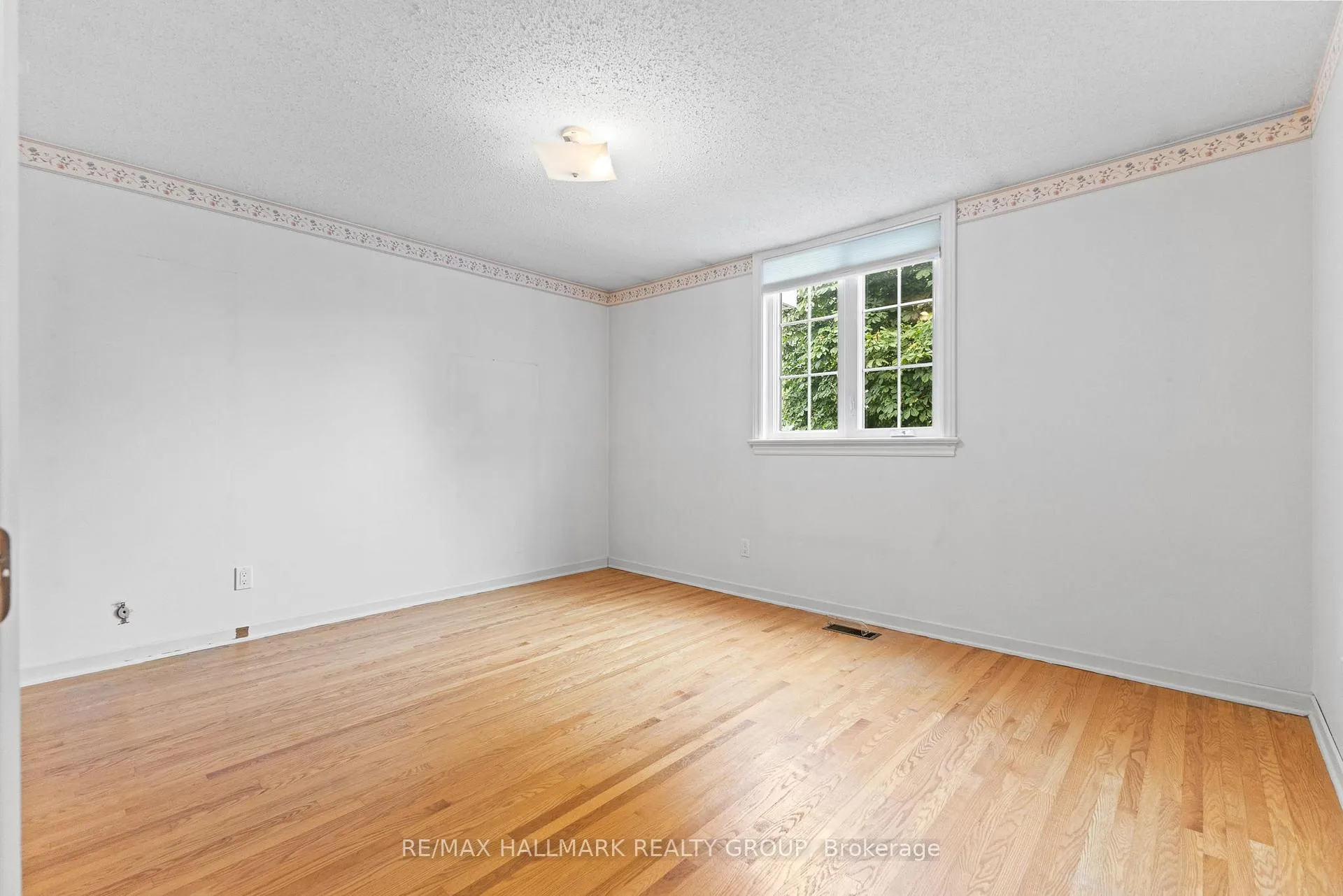 Photo 124 of 6 Centrepark Drive, Ottawa, Blackburn Hamlet — HOMEH