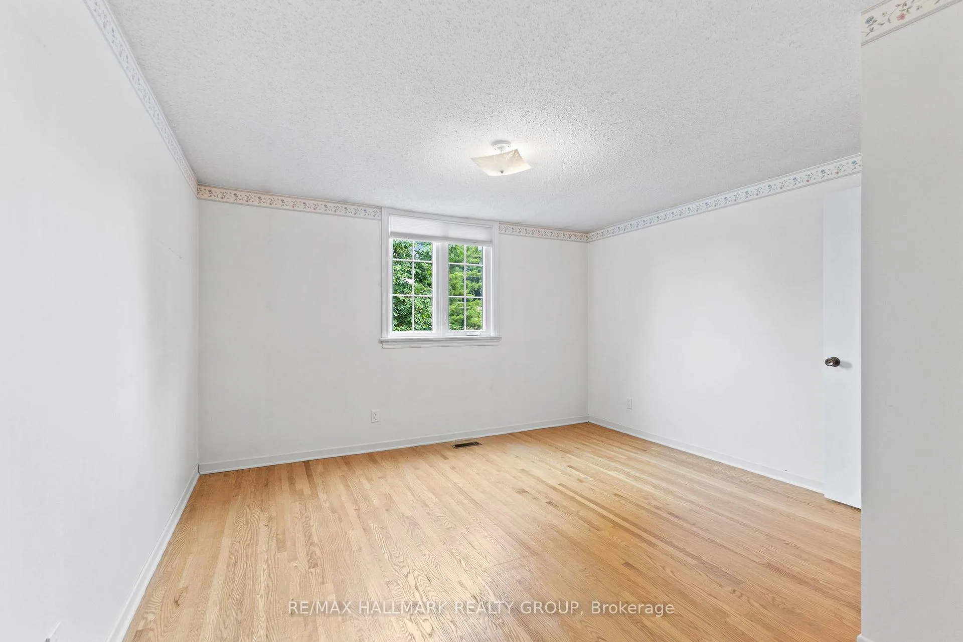 Photo 145 of 6 Centrepark Drive, Ottawa, Blackburn Hamlet — HOMEH