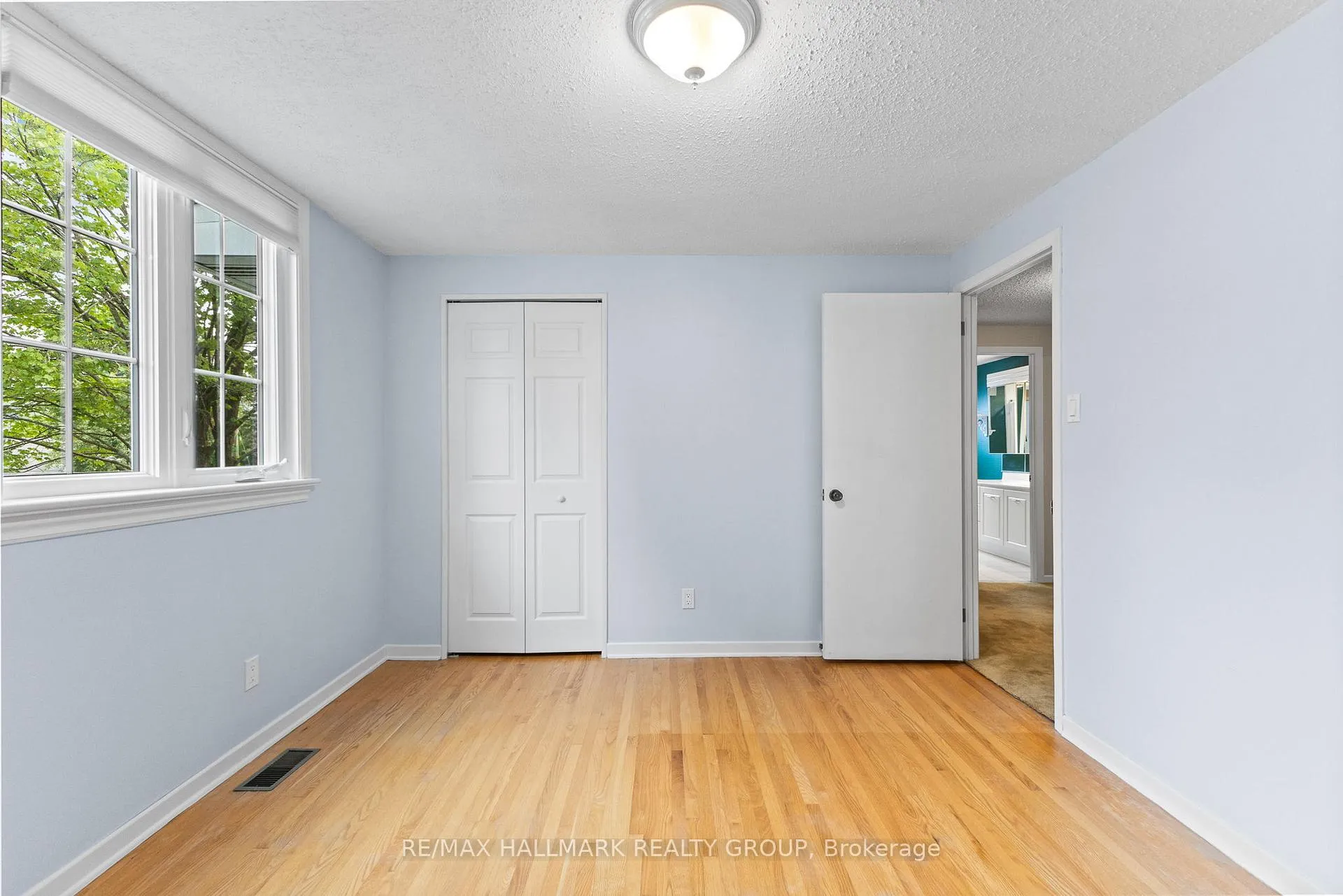 Photo 154 of 6 Centrepark Drive, Ottawa, Blackburn Hamlet — HOMEH