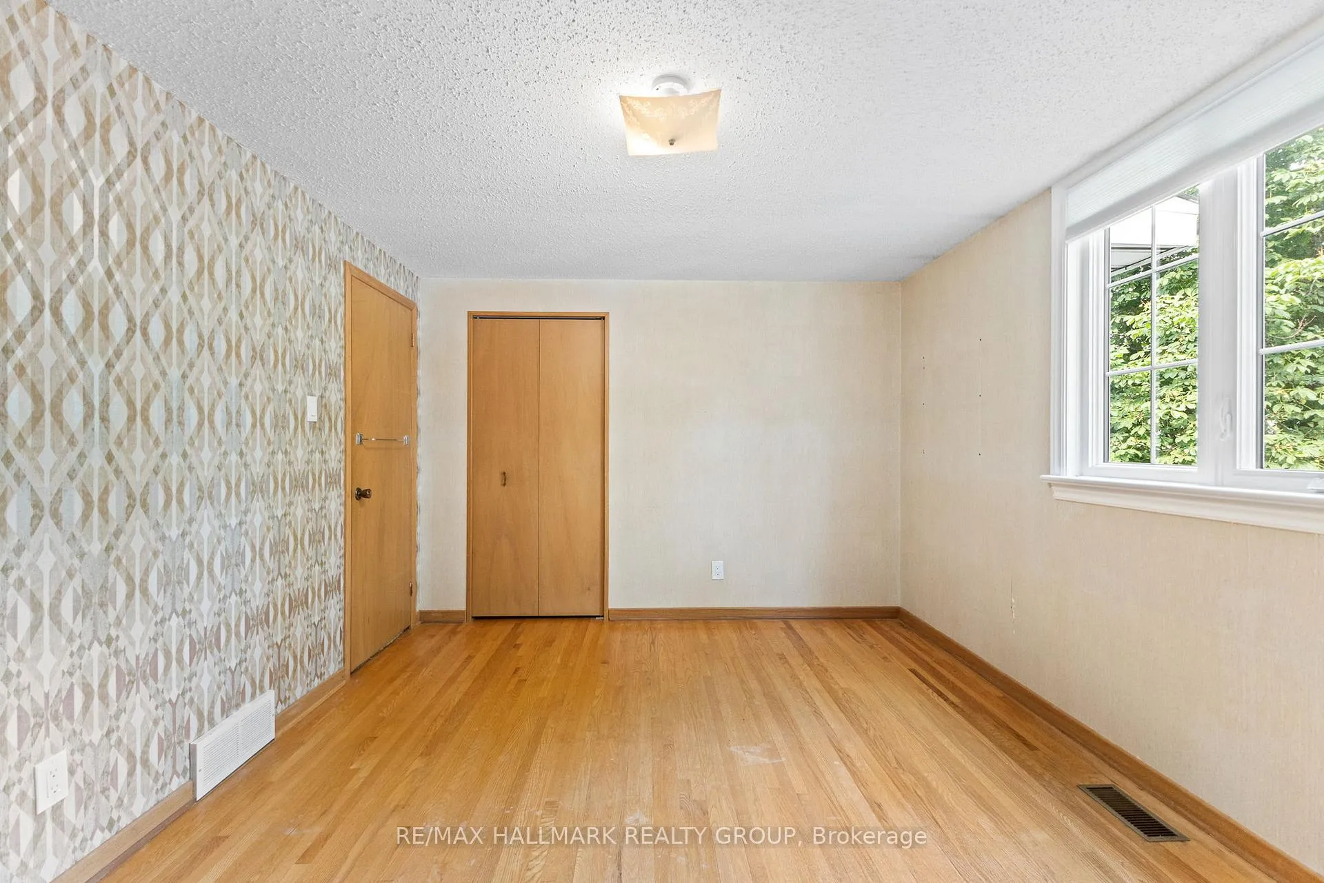 Photo 167 of 6 Centrepark Drive, Ottawa, Blackburn Hamlet — HOMEH