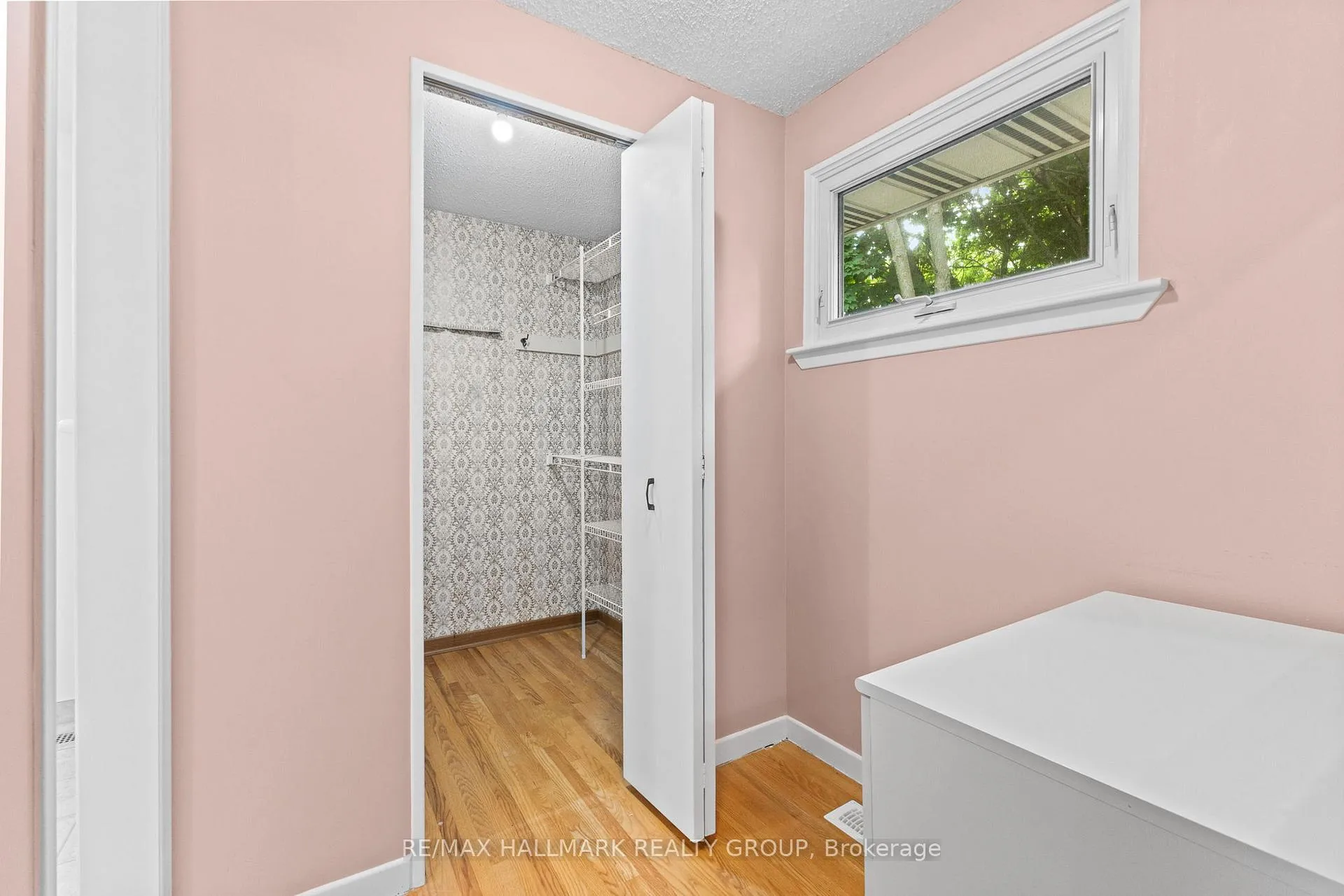 Photo 203 of 6 Centrepark Drive, Ottawa, Blackburn Hamlet — HOMEH