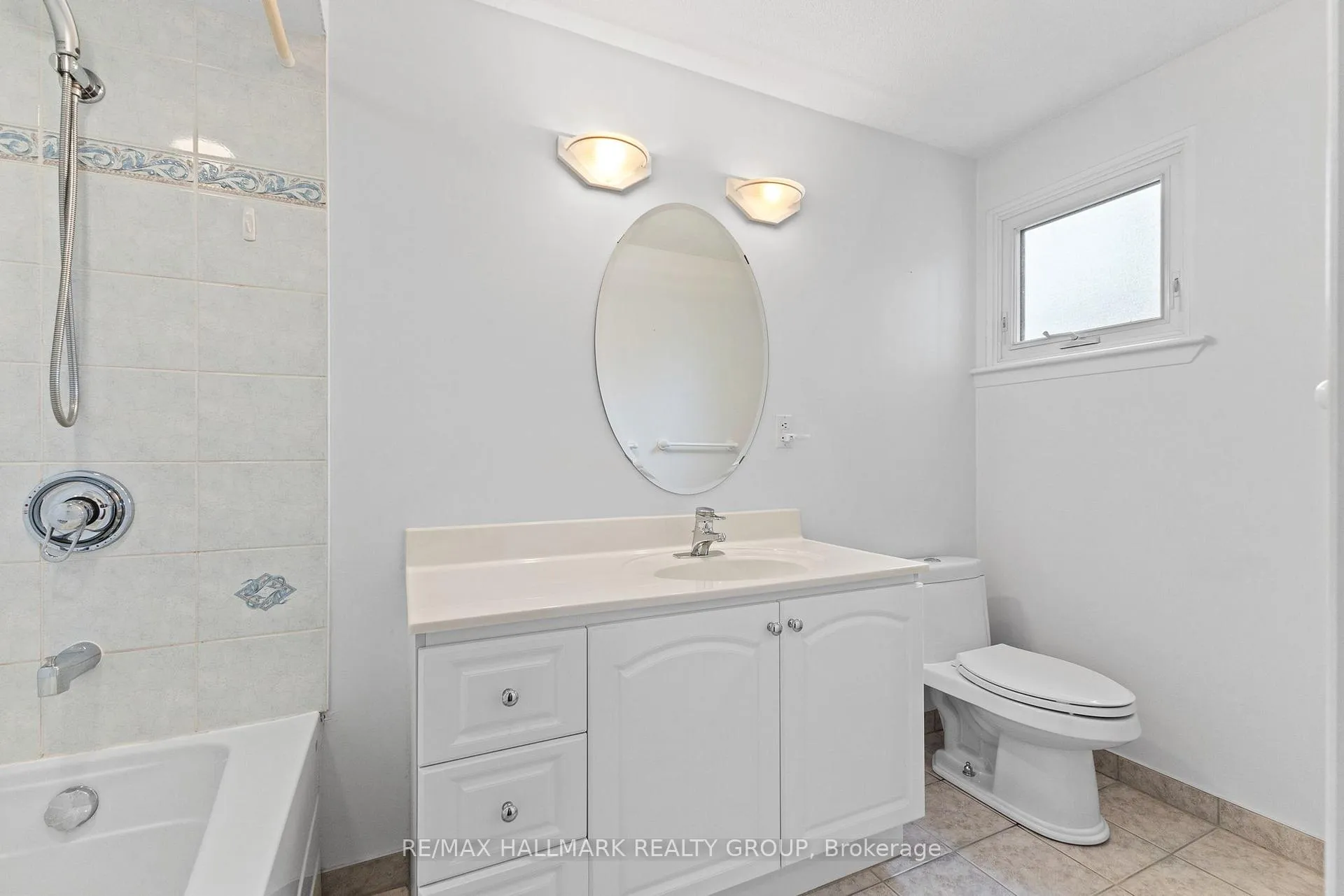 Photo 219 of 6 Centrepark Drive, Ottawa, Blackburn Hamlet — HOMEH