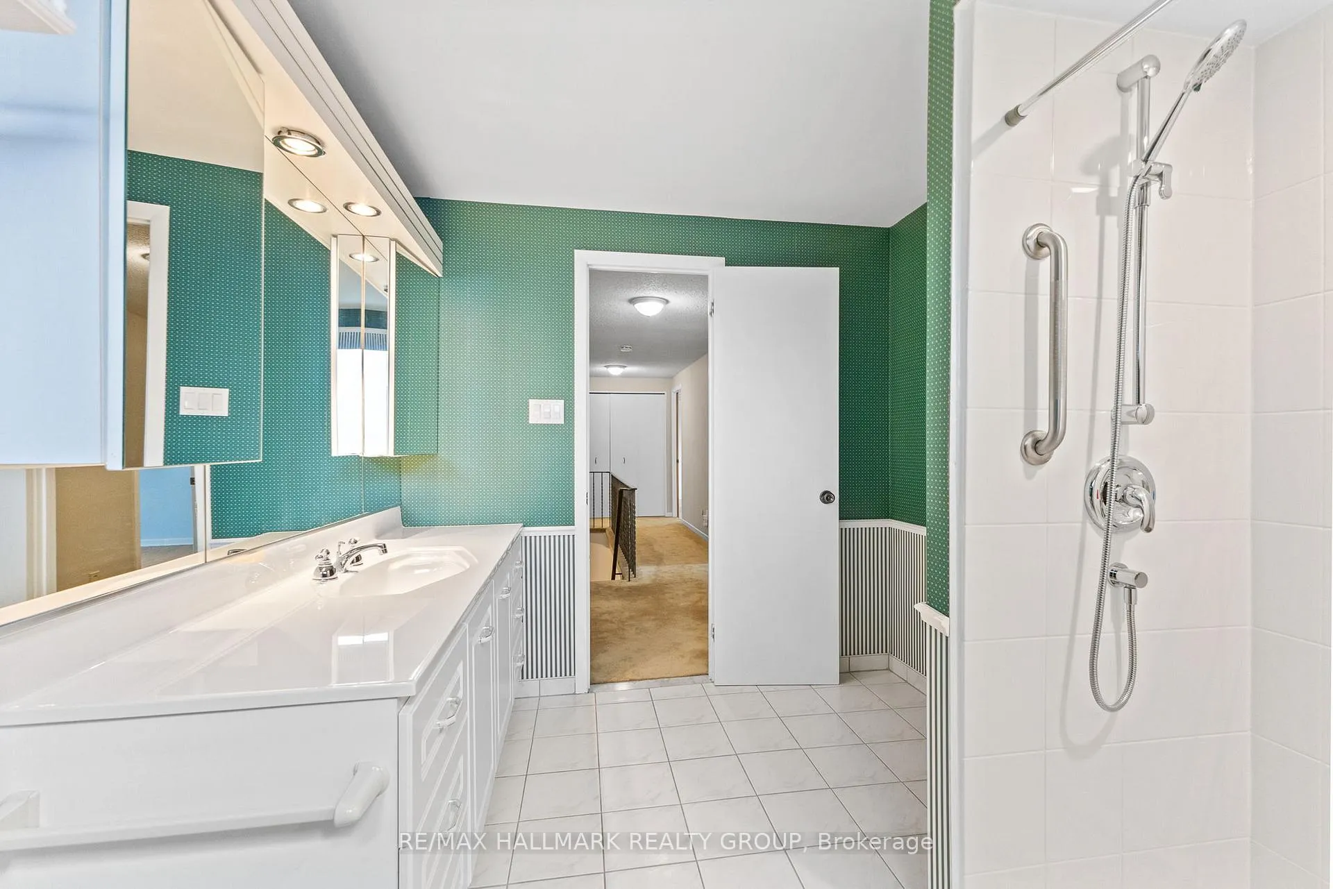 Photo 240 of 6 Centrepark Drive, Ottawa, Blackburn Hamlet — HOMEH