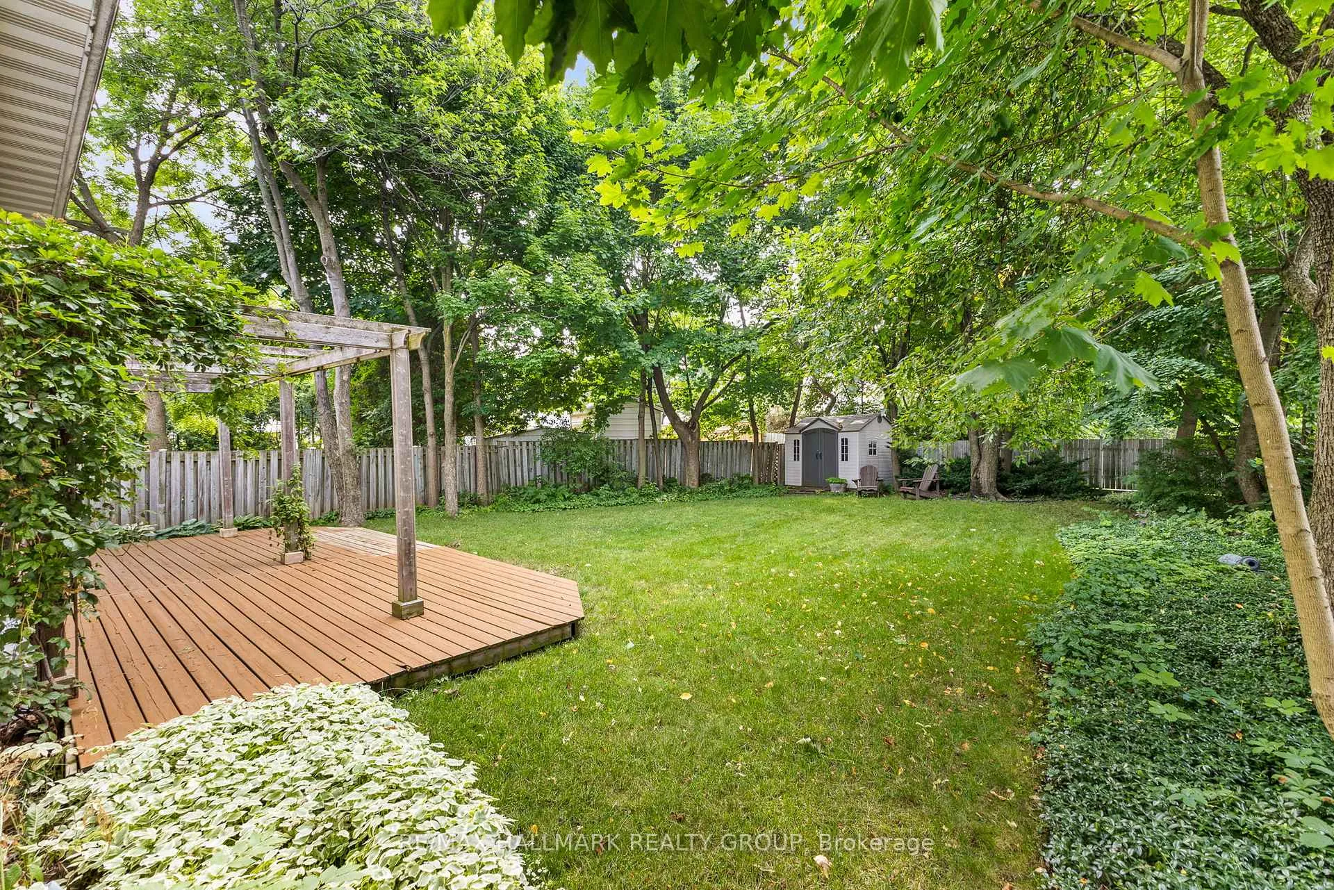 Photo 302 of 6 Centrepark Drive, Ottawa, Blackburn Hamlet — HOMEH