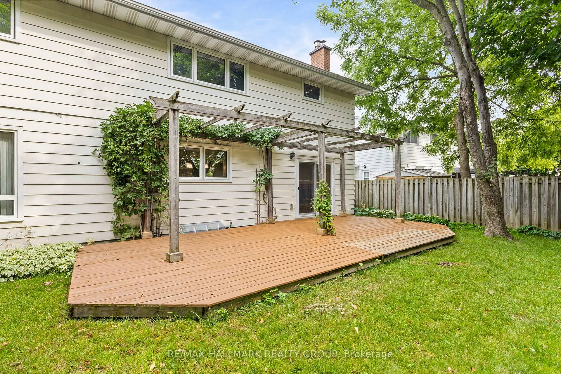 Photo 317 of 6 Centrepark Drive, Ottawa, Blackburn Hamlet — HOMEH