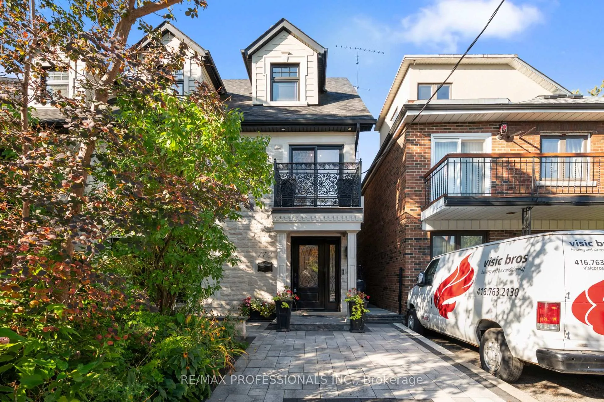 Front of 172 Humbercrest Boulevard