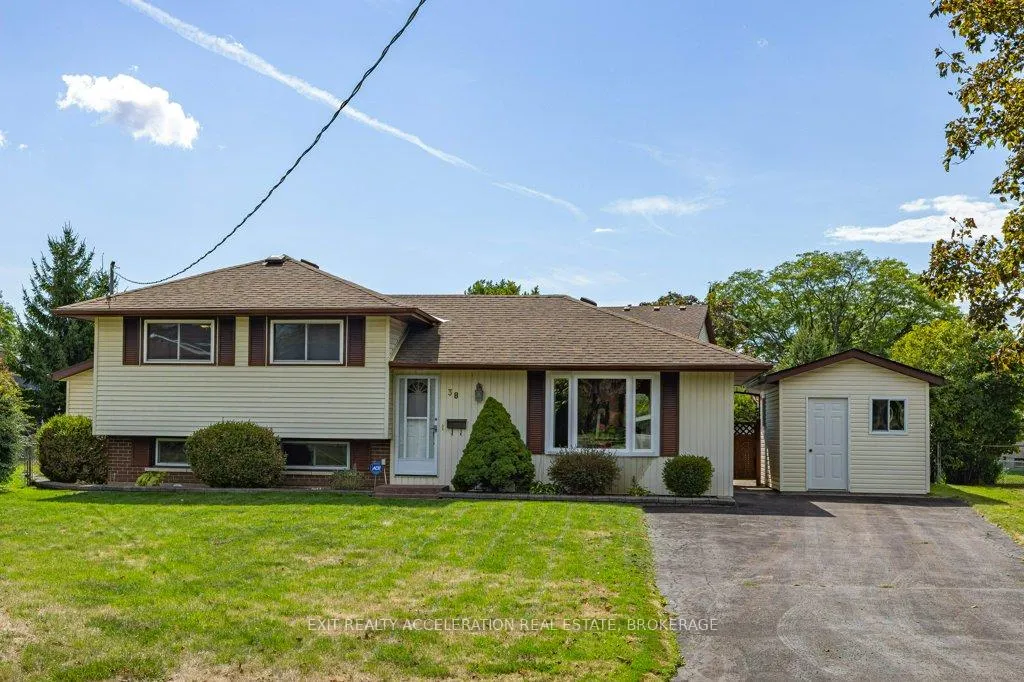 Photo 3 of 38 Thorncliffe Drive, Belleville, Belleville Ward — HOMEH