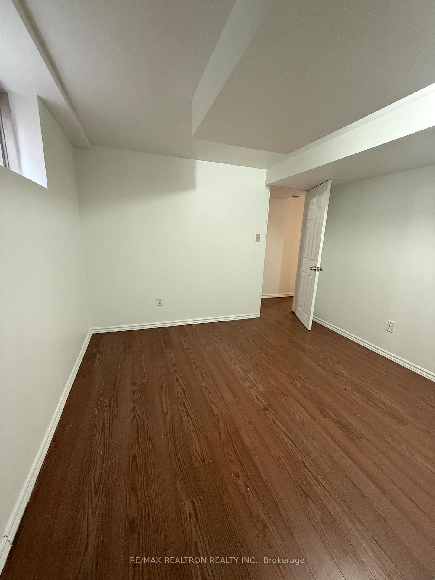 Photo 4 of 129 Gennela Square, Scarborough, Rouge — HOMEH