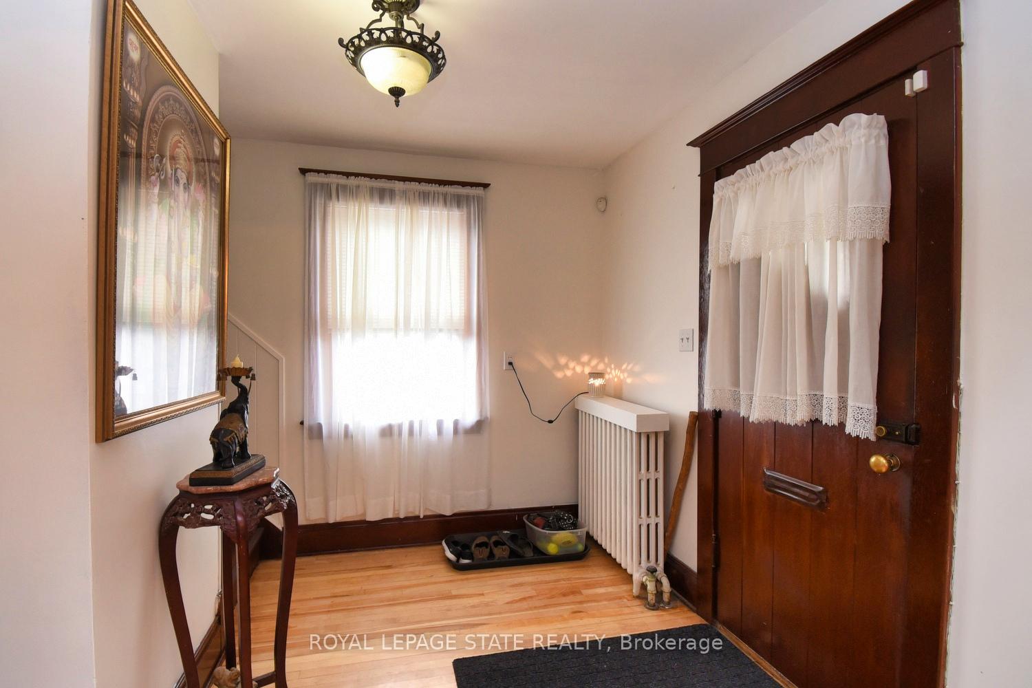 Photo 4 of 122 Clara Street, Thorold, Allanburg/Thorold South — HOMEH