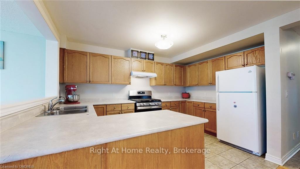 Photo 14 of 74 Raspberry Trail, Thorold, Confederation Heights — HOMEH