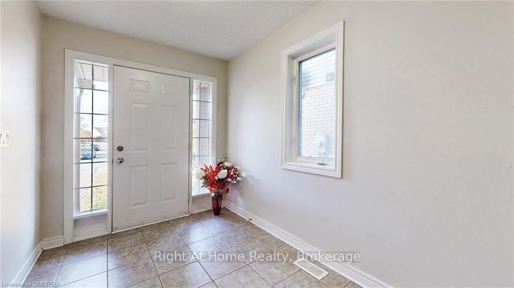 Photo 21 of 74 Raspberry Trail, Thorold, Confederation Heights — HOMEH