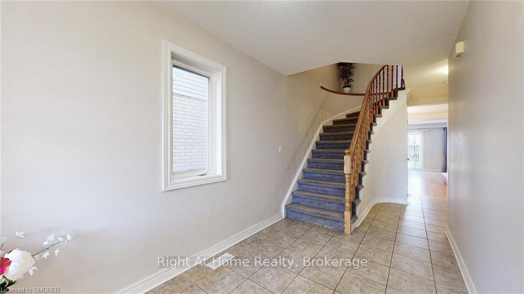 Photo 23 of 74 Raspberry Trail, Thorold, Confederation Heights — HOMEH