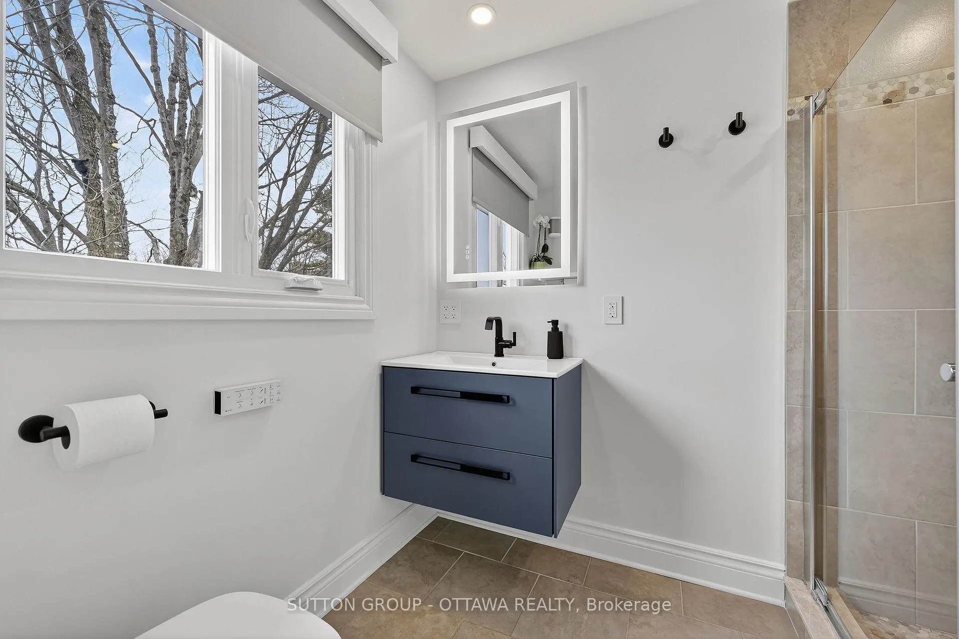 Photo 203 of 25 Southpark Drive, Ottawa, Blackburn Hamlet — HOMEH