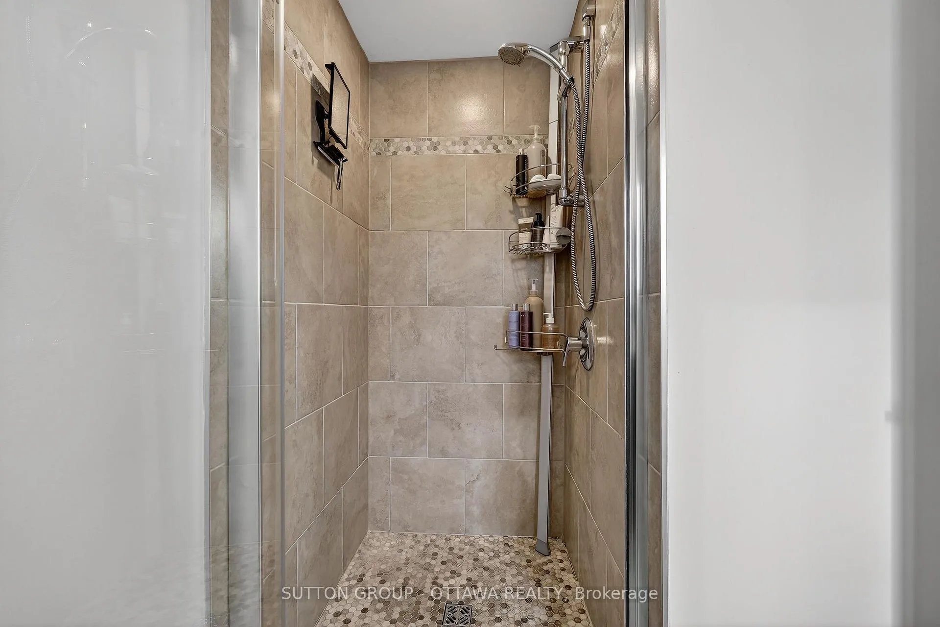Photo 209 of 25 Southpark Drive, Ottawa, Blackburn Hamlet — HOMEH