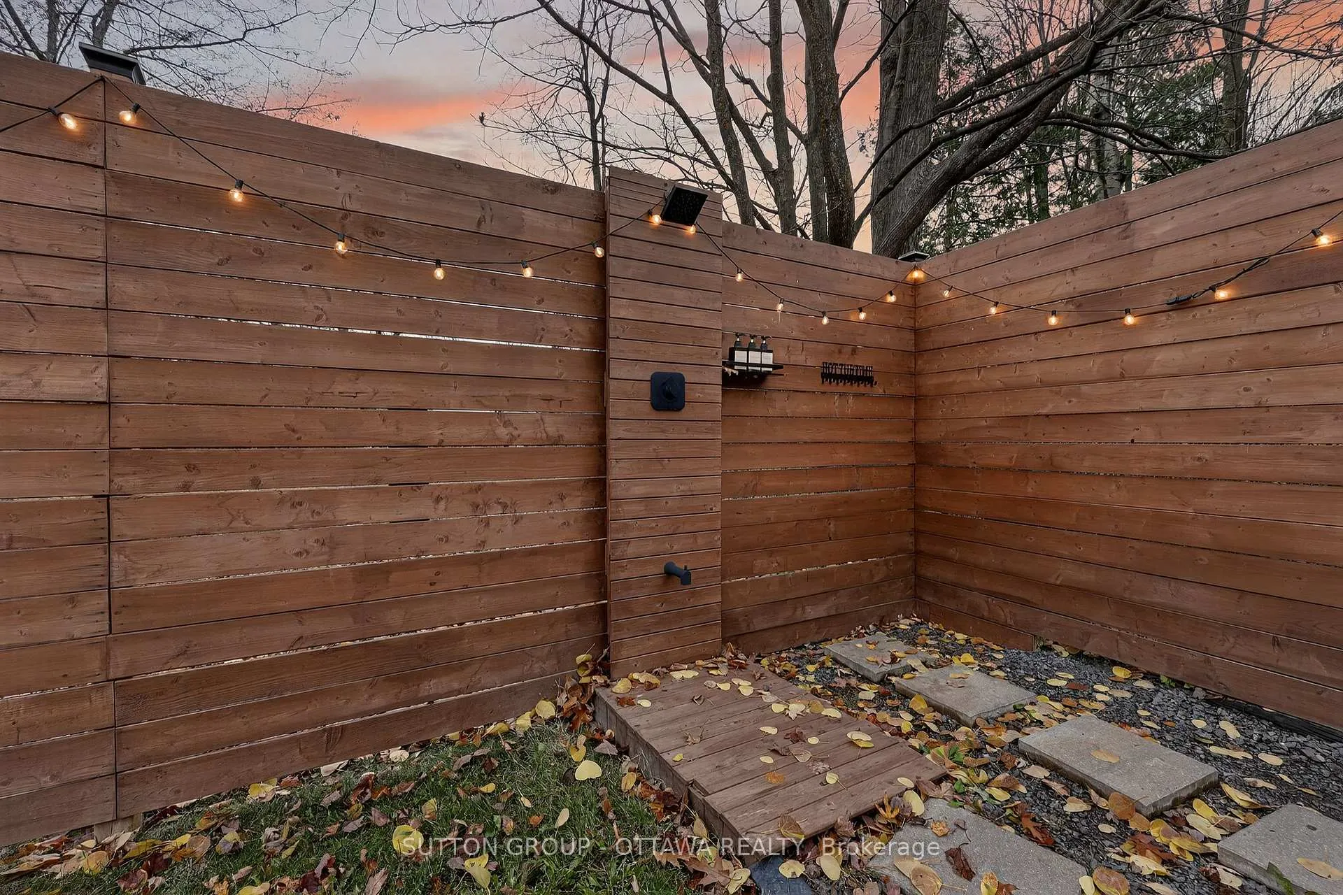 Photo 334 of 25 Southpark Drive, Ottawa, Blackburn Hamlet — HOMEH