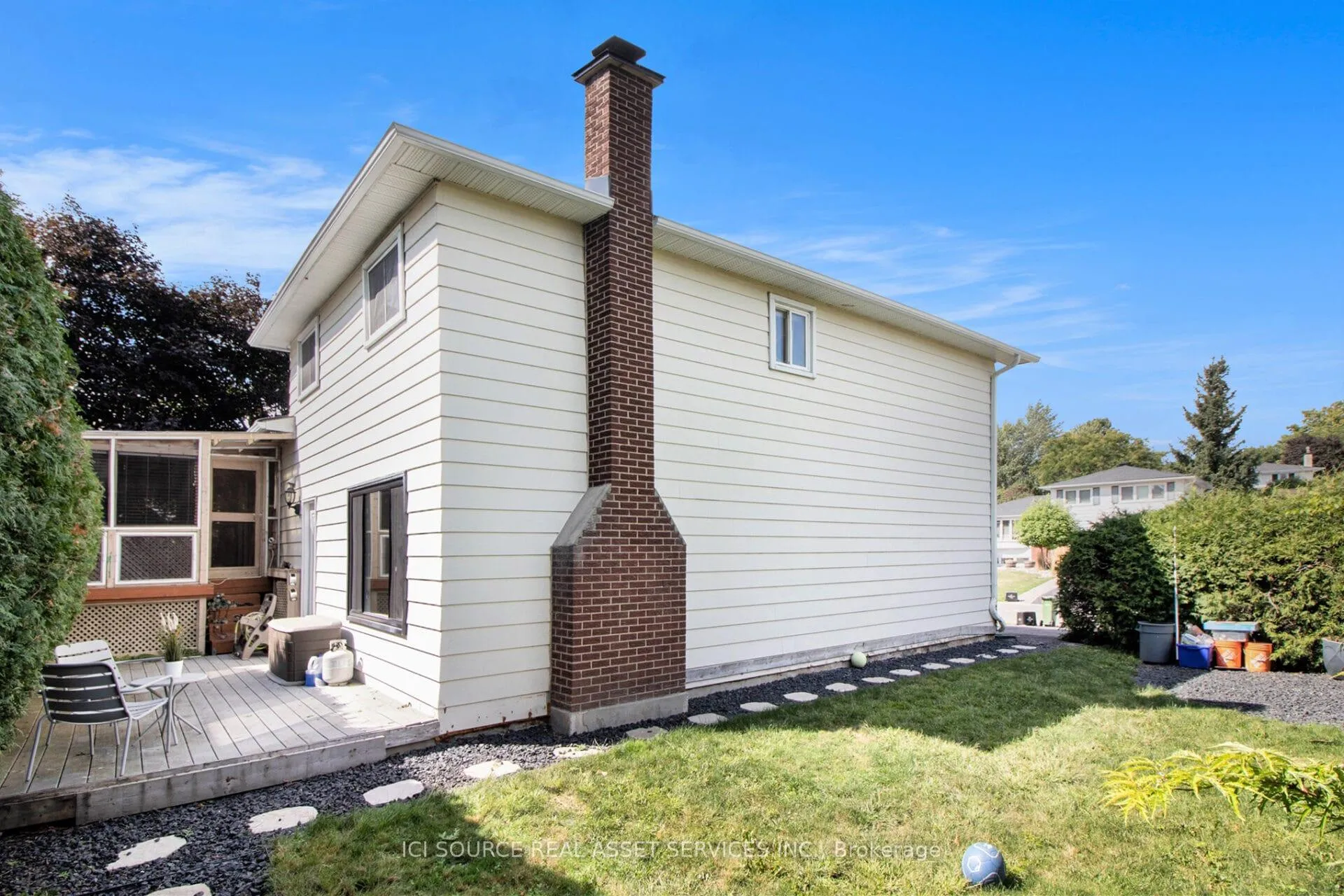 Photo 20 of 31 Wedgewood Crescent, Ottawa, Blackburn Hamlet — HOMEH