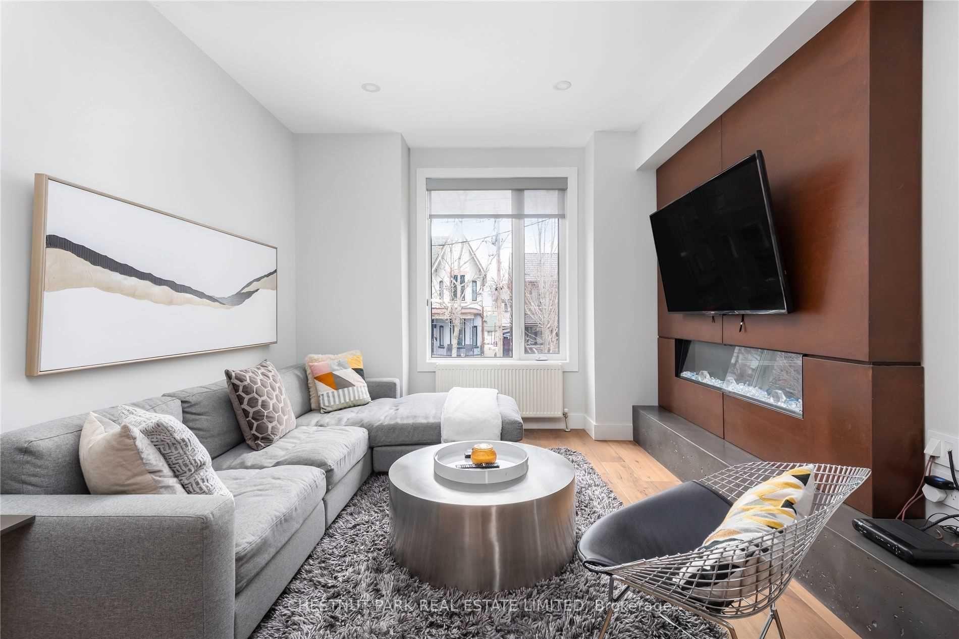 Photo 3 of Unit Upper, 132 Shaw Street, Toronto, Trinity-Bellwoods — HOMEH
