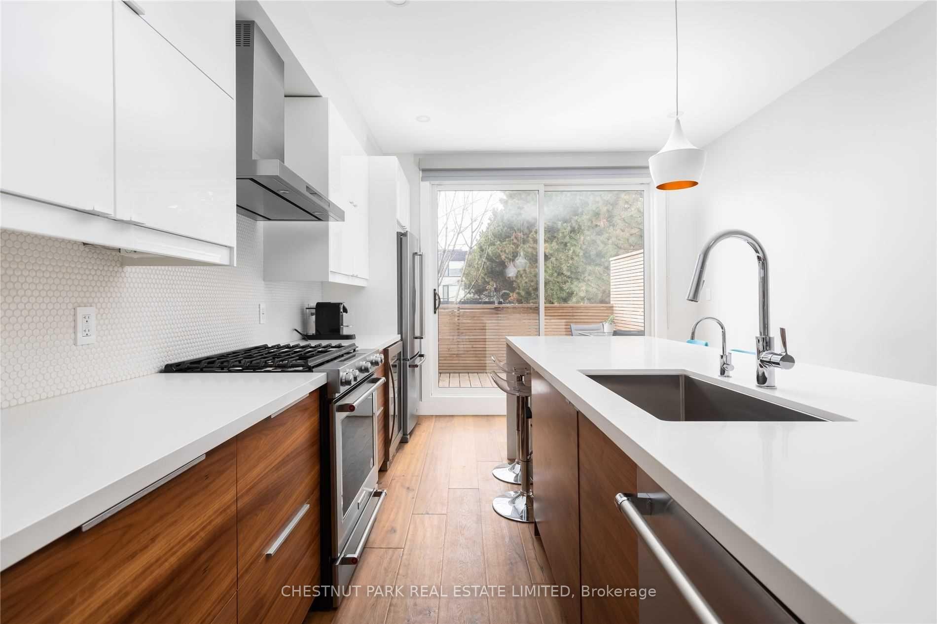 Photo 6 of Unit Upper, 132 Shaw Street, Toronto, Trinity-Bellwoods — HOMEH