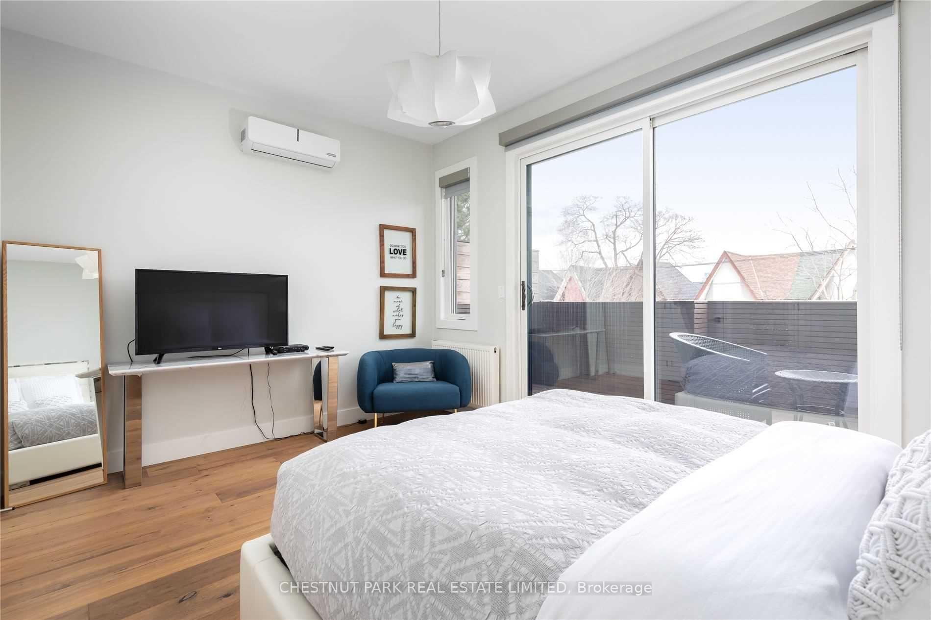 Photo 10 of Unit Upper, 132 Shaw Street, Toronto, Trinity-Bellwoods — HOMEH