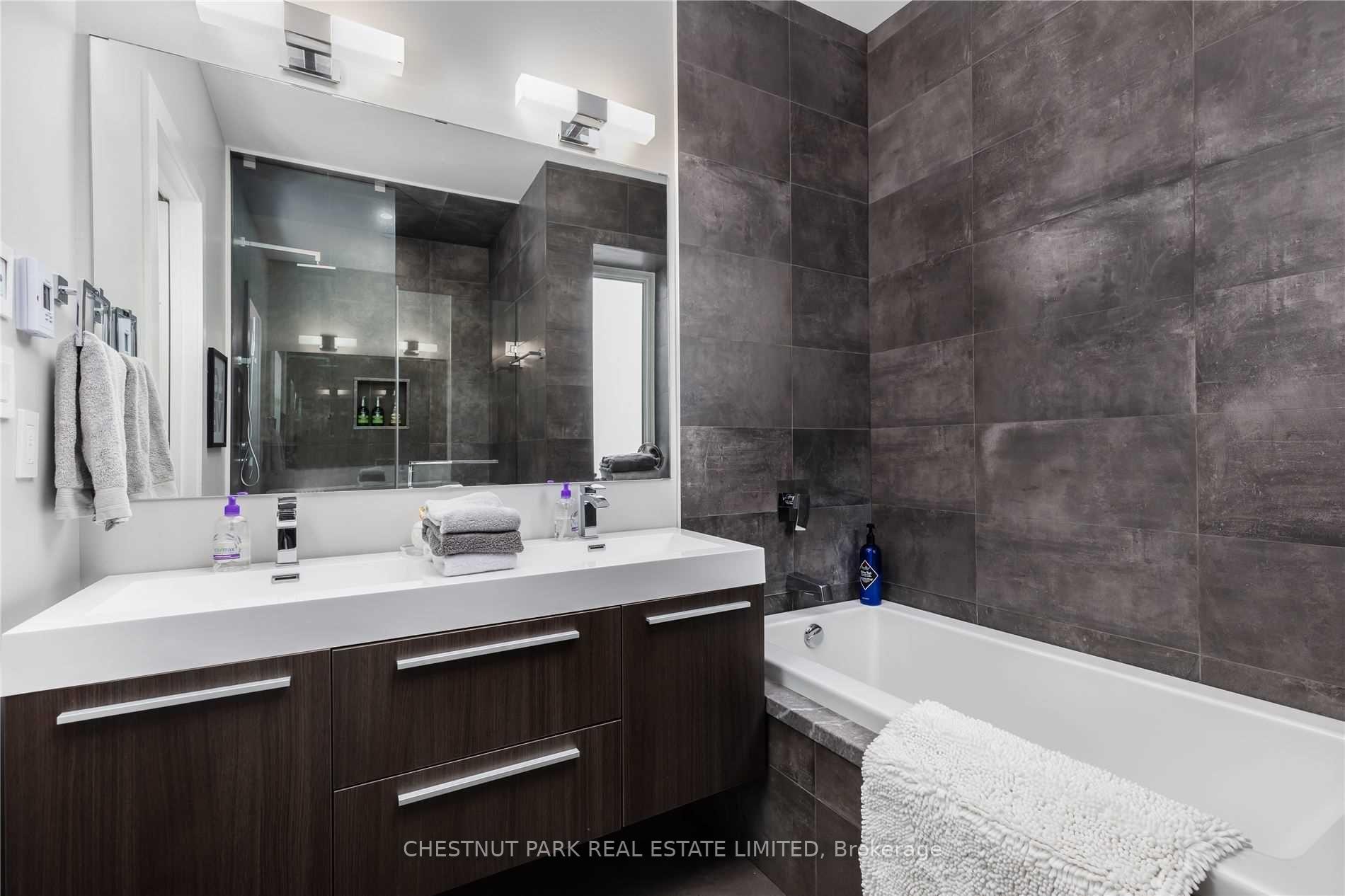 Photo 13 of Unit Upper, 132 Shaw Street, Toronto, Trinity-Bellwoods — HOMEH