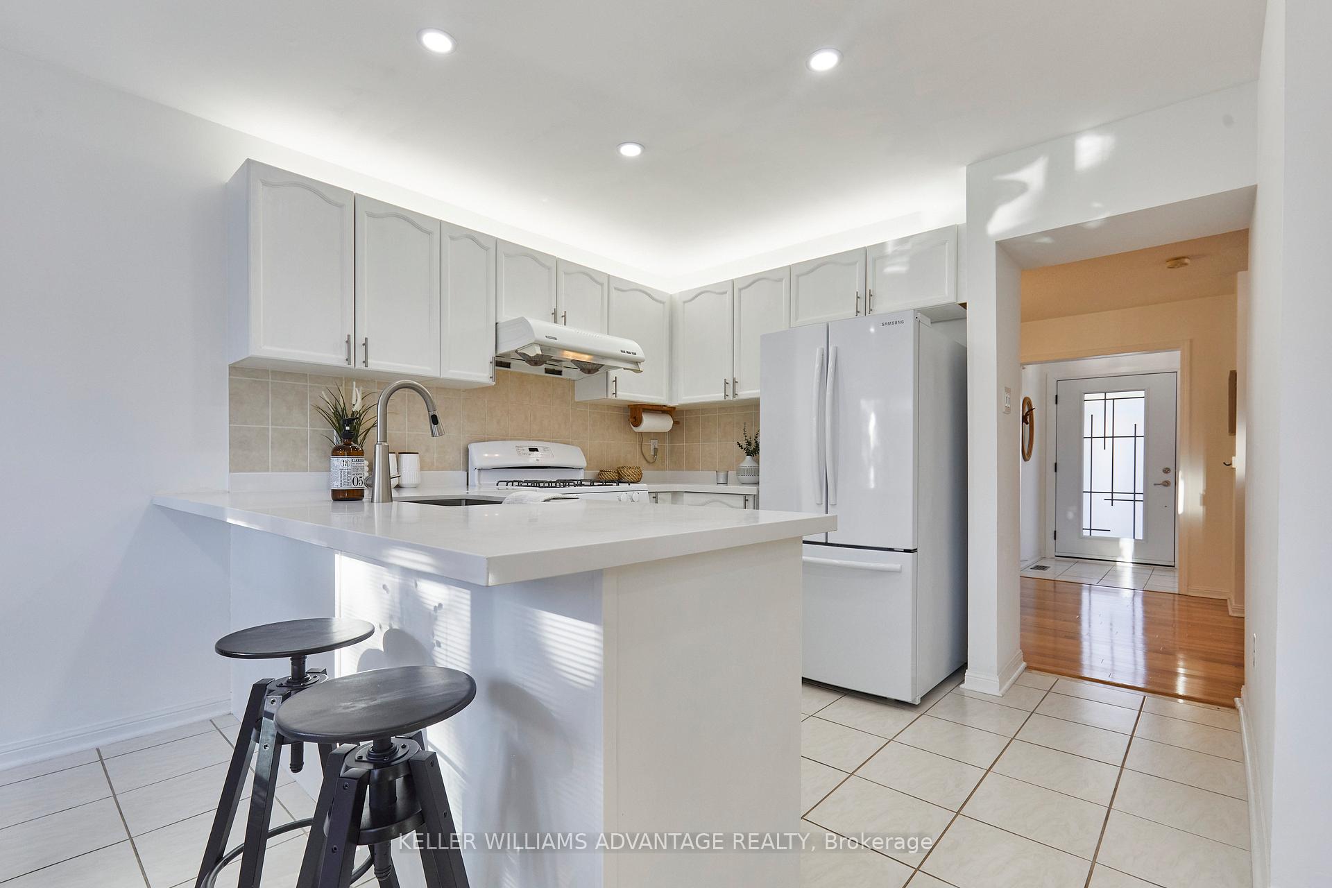 Photo 8 of 18 Hummingbird Drive, Scarborough, Rouge — HOMEH