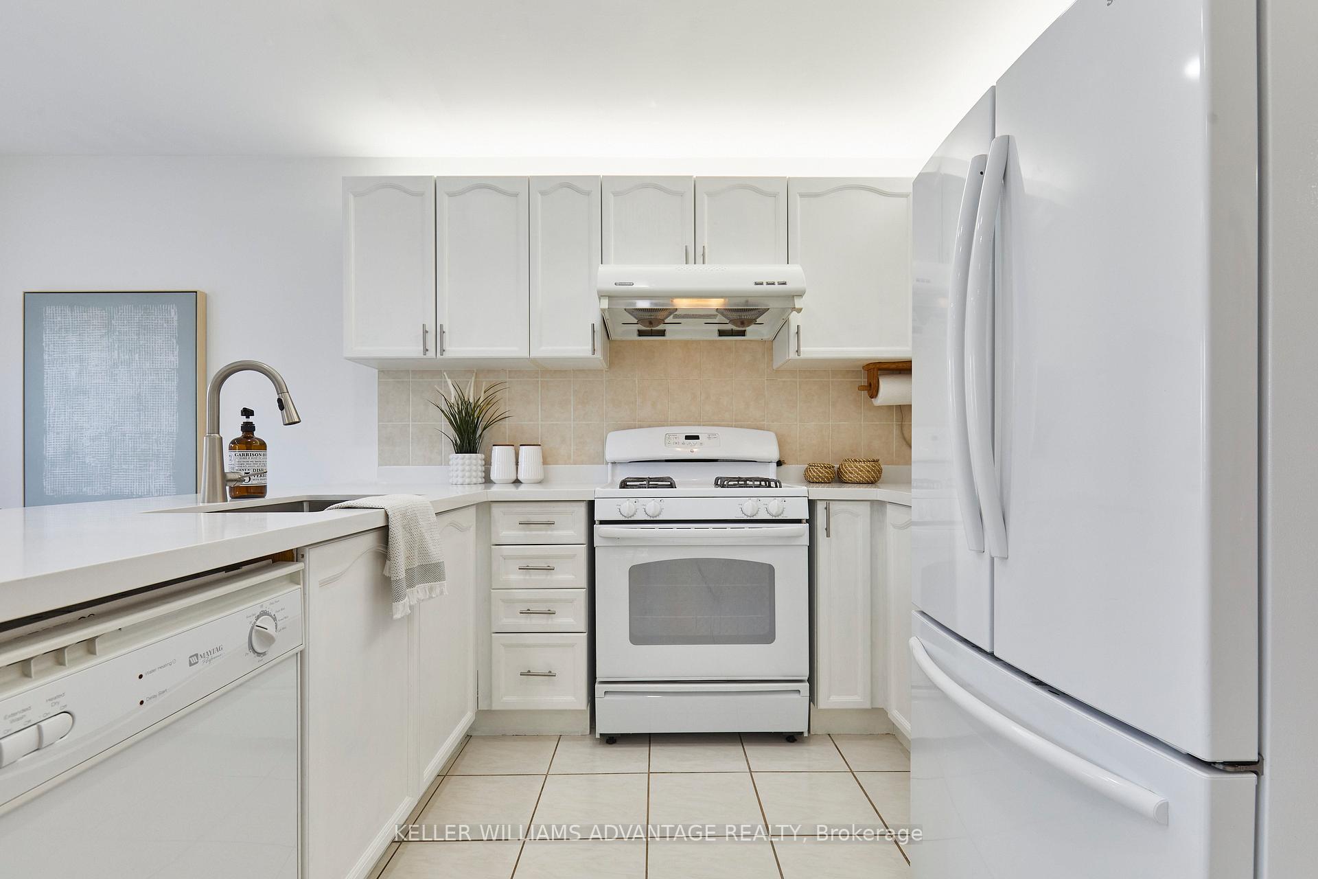 Photo 9 of 18 Hummingbird Drive, Scarborough, Rouge — HOMEH