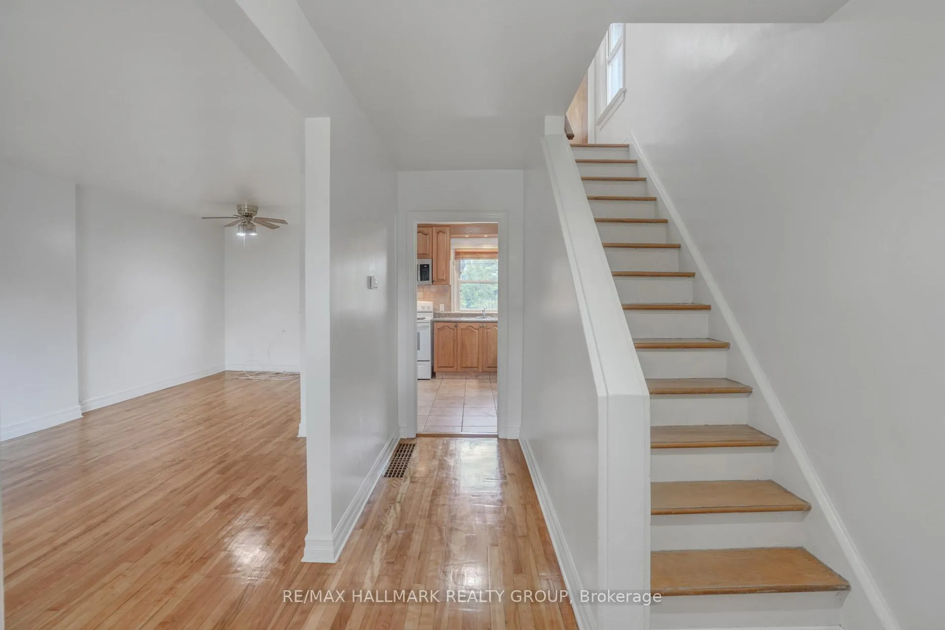 Photo 31 of 2496 Clementine Boulevard W, Ottawa, Heron Park — HOMEH