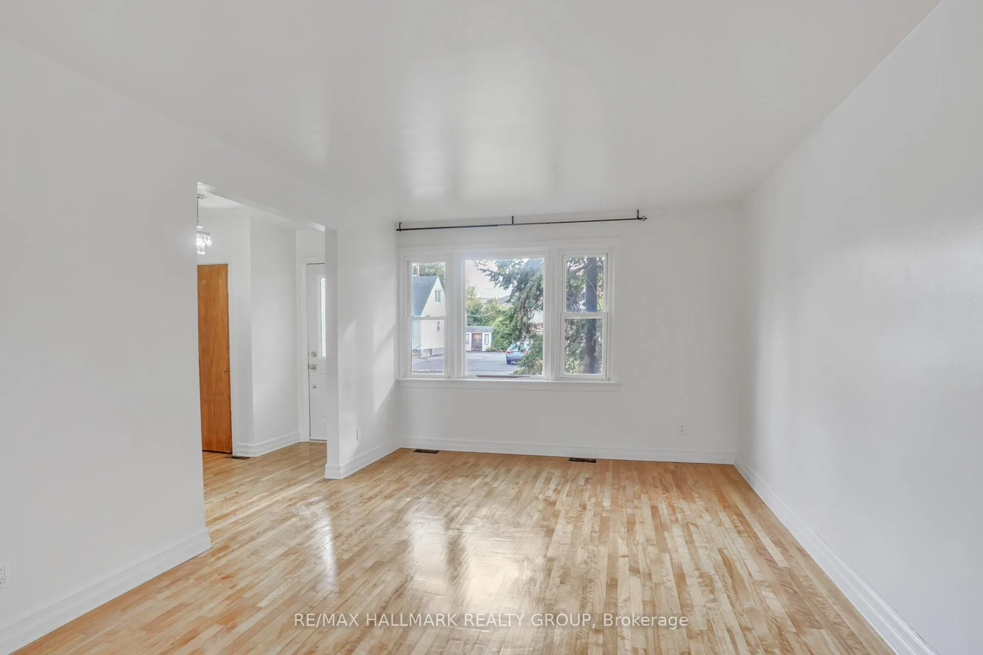 Photo 57 of 2496 Clementine Boulevard W, Ottawa, Heron Park — HOMEH