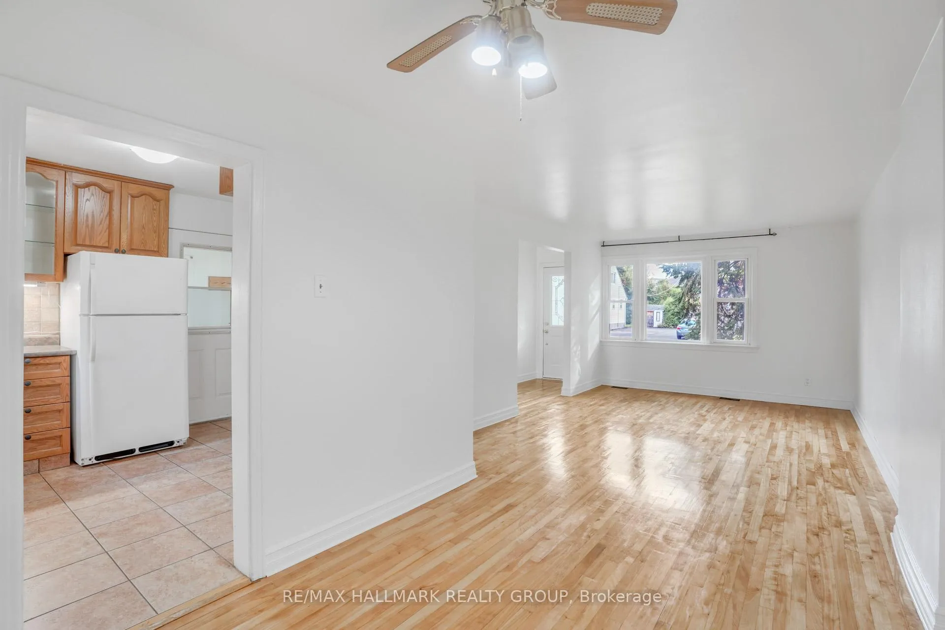 Photo 76 of 2496 Clementine Boulevard W, Ottawa, Heron Park — HOMEH