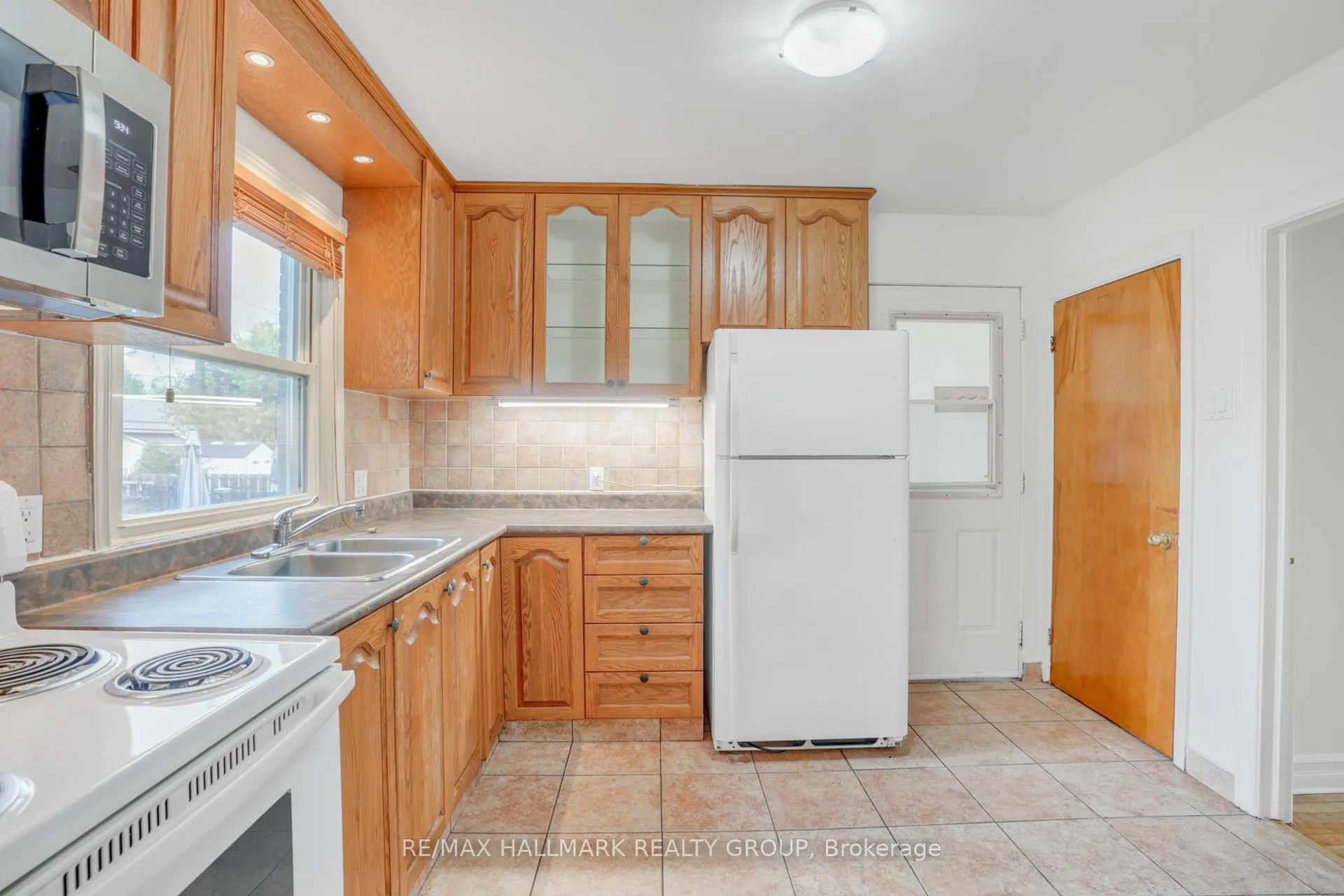 Photo 89 of 2496 Clementine Boulevard W, Ottawa, Heron Park — HOMEH