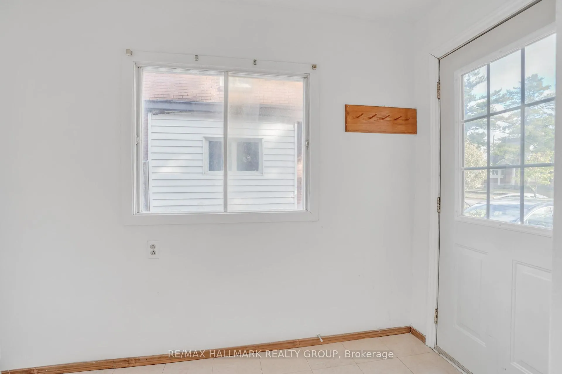 Photo 118 of 2496 Clementine Boulevard W, Ottawa, Heron Park — HOMEH