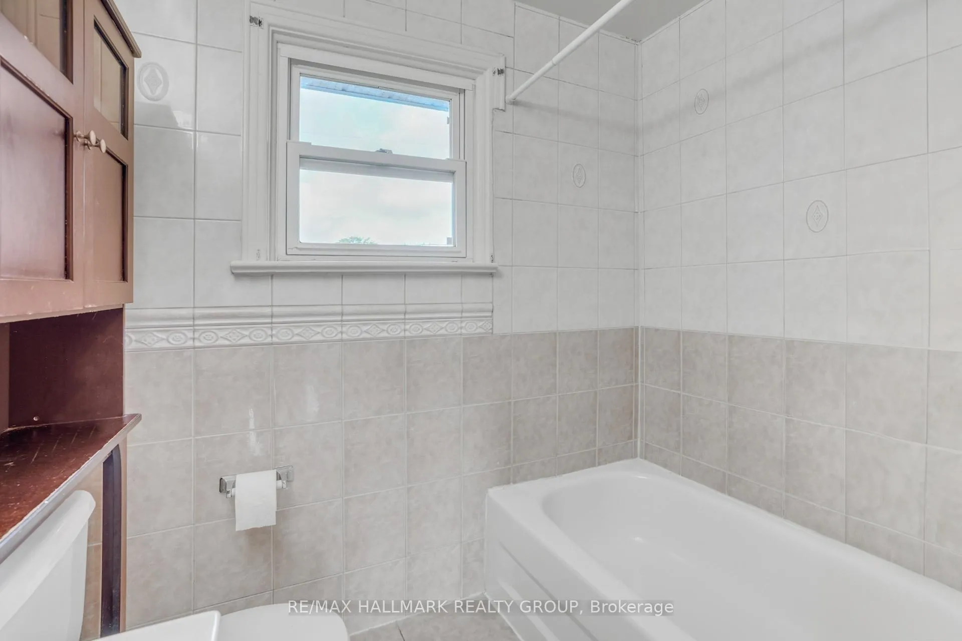 Photo 129 of 2496 Clementine Boulevard W, Ottawa, Heron Park — HOMEH