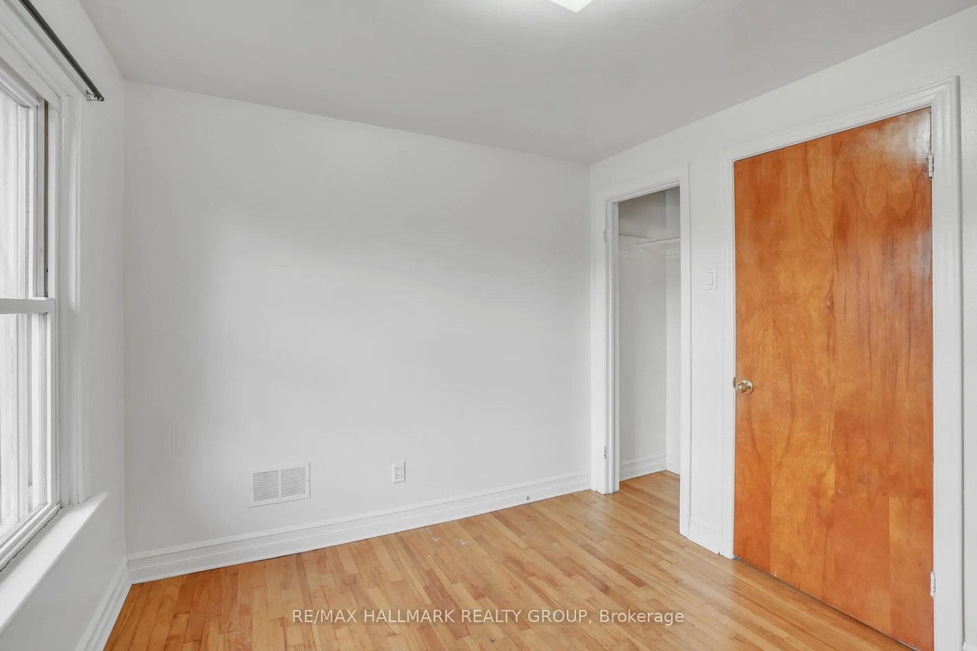 Photo 150 of 2496 Clementine Boulevard W, Ottawa, Heron Park — HOMEH