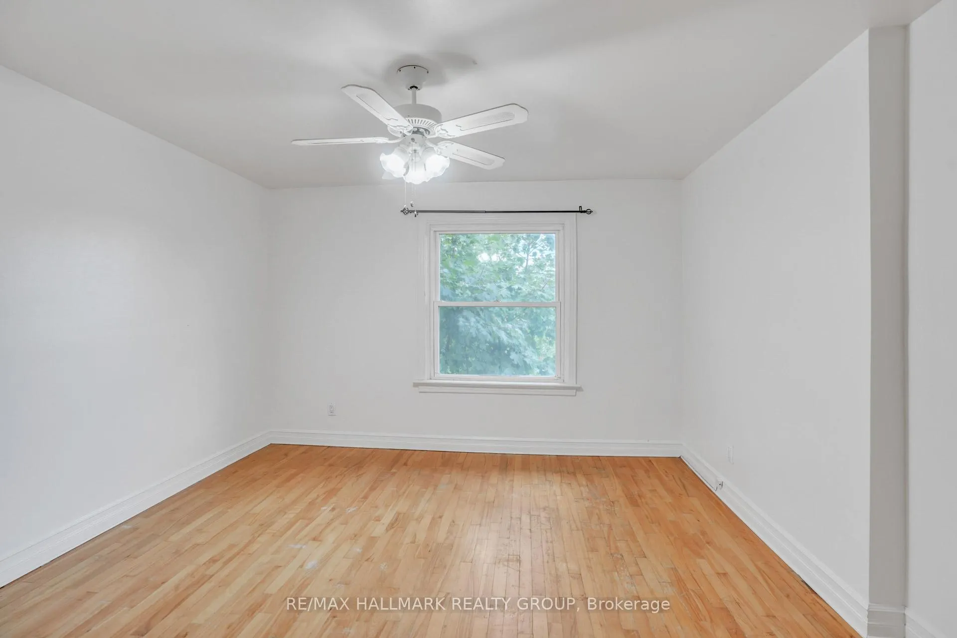 Photo 161 of 2496 Clementine Boulevard W, Ottawa, Heron Park — HOMEH
