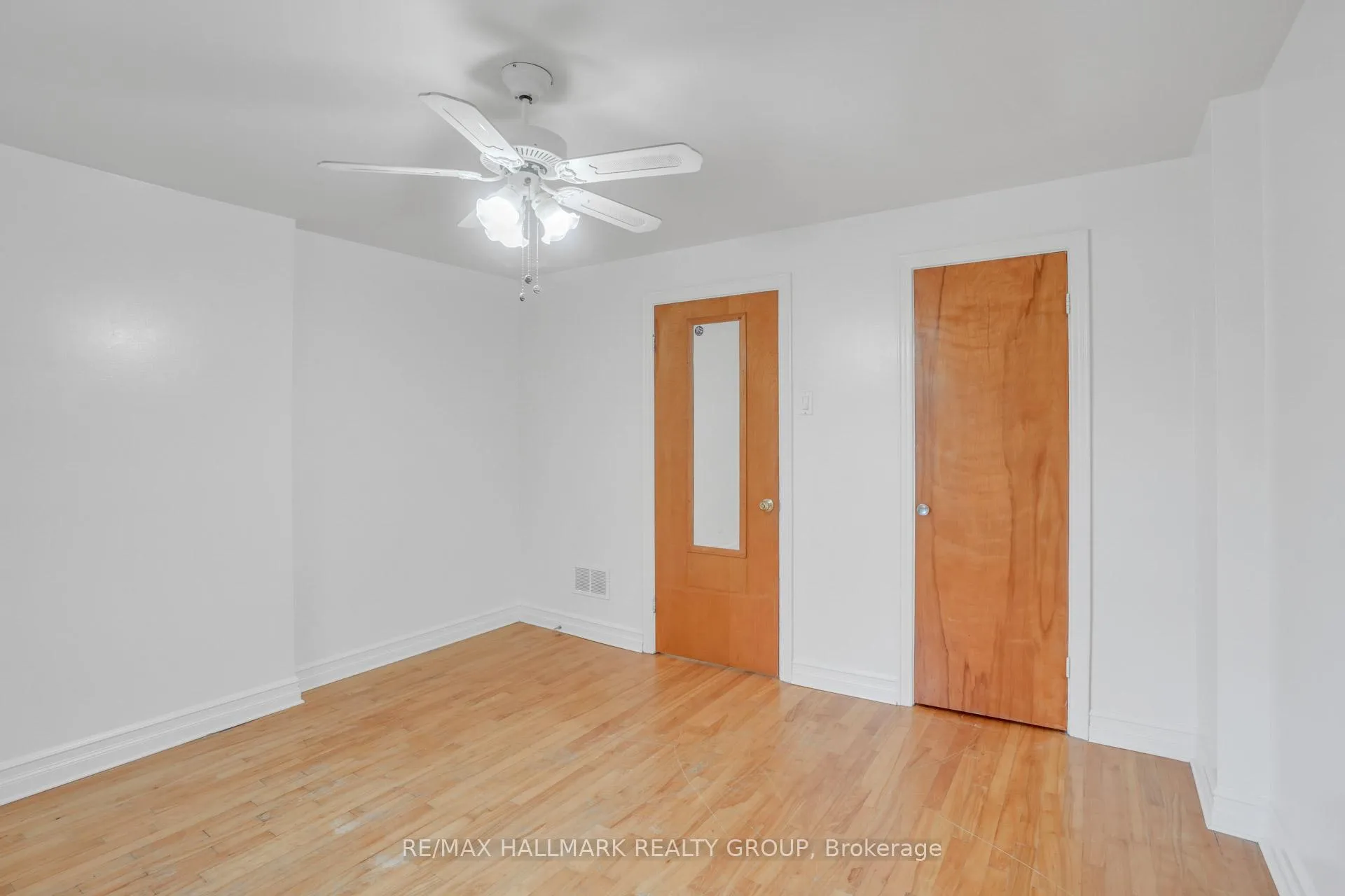 Photo 169 of 2496 Clementine Boulevard W, Ottawa, Heron Park — HOMEH