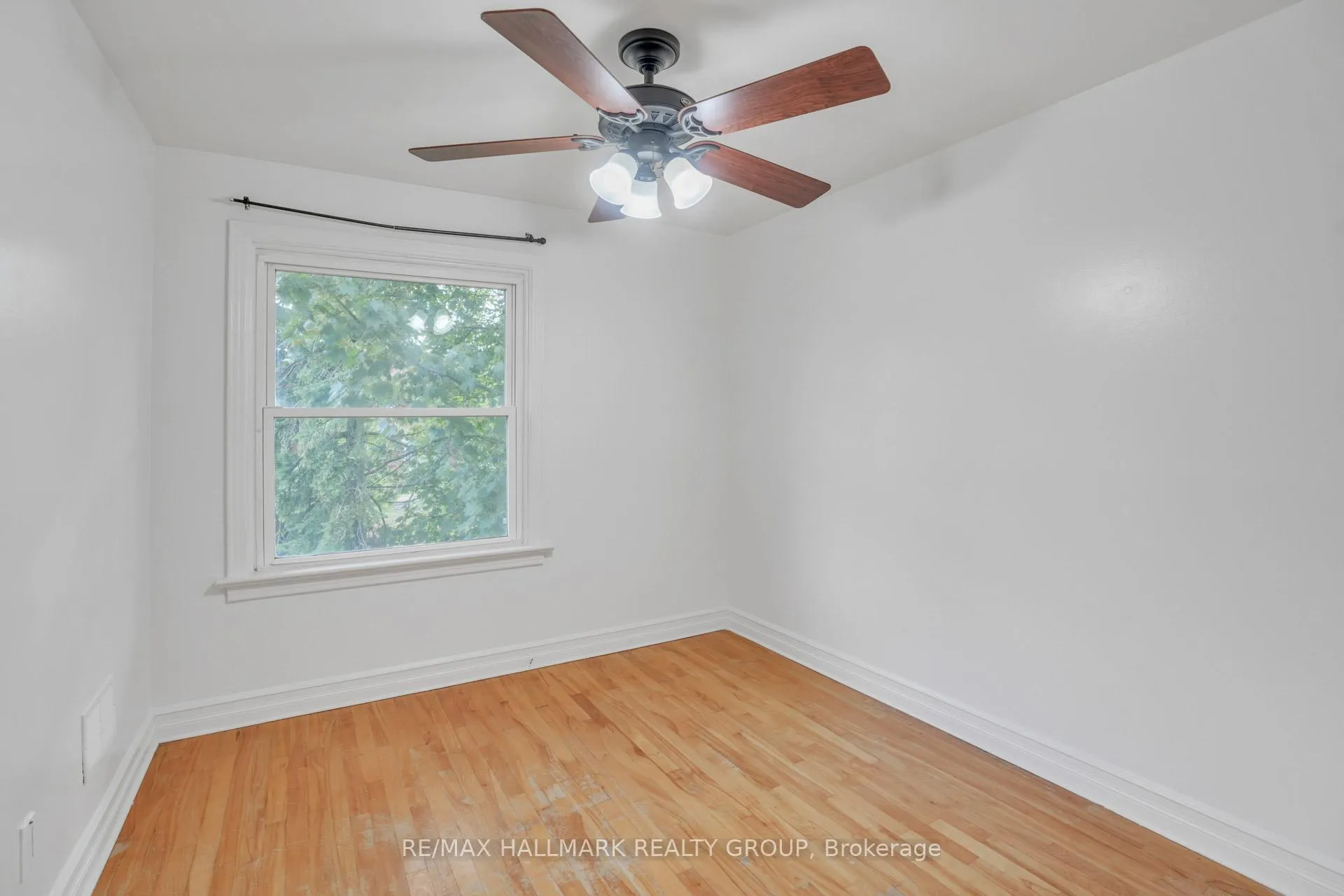 Photo 176 of 2496 Clementine Boulevard W, Ottawa, Heron Park — HOMEH