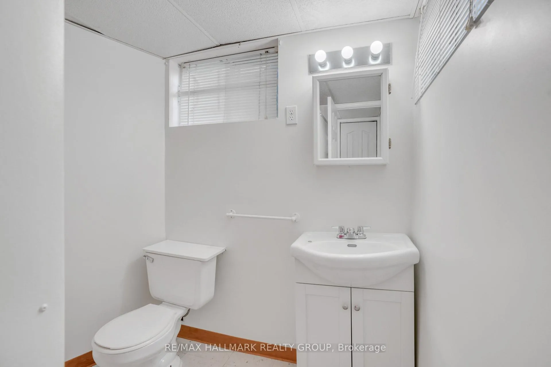 Photo 226 of 2496 Clementine Boulevard W, Ottawa, Heron Park — HOMEH